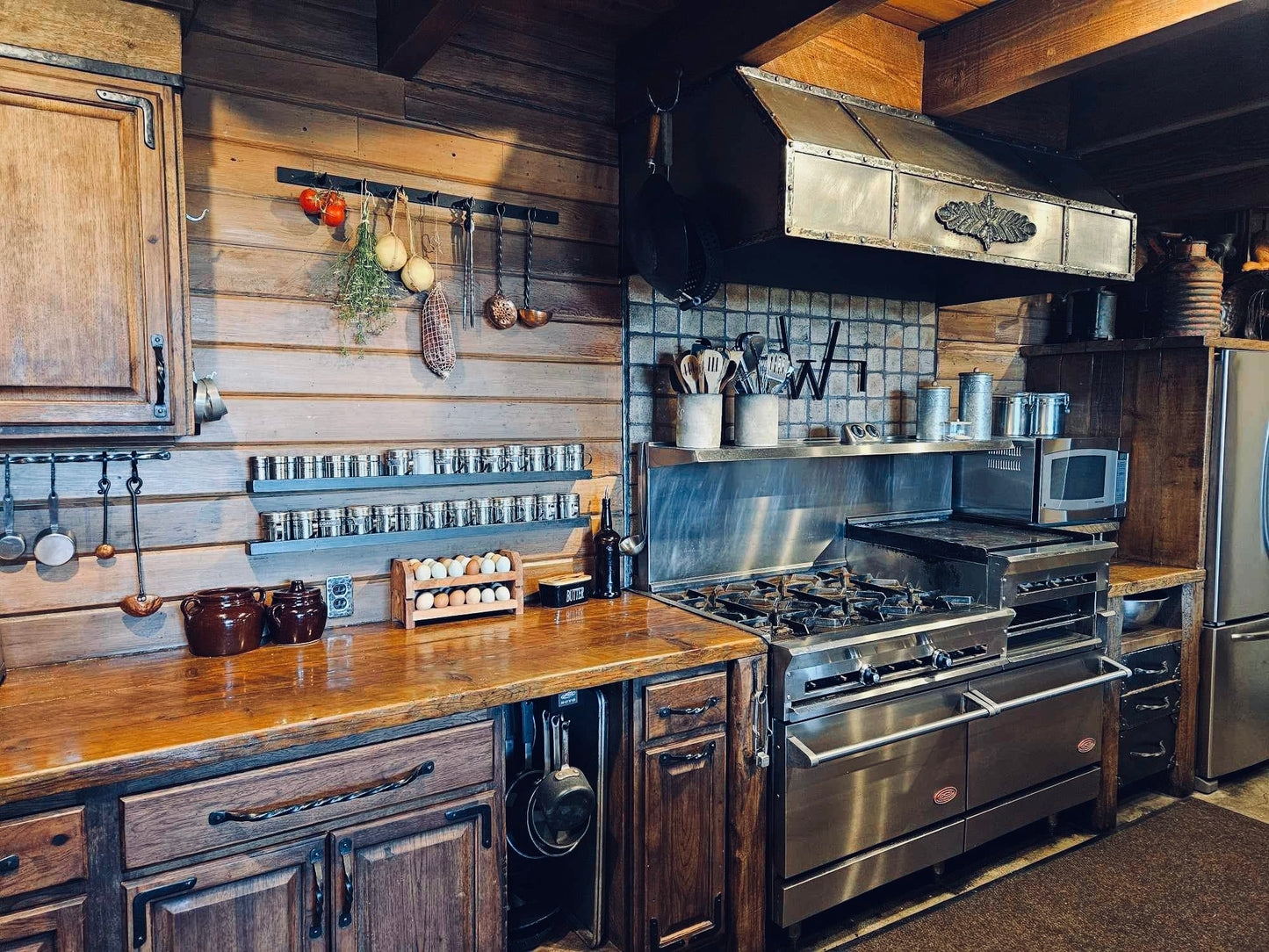 Transform Your Space with a Rustic Farmhouse Kitchen Look