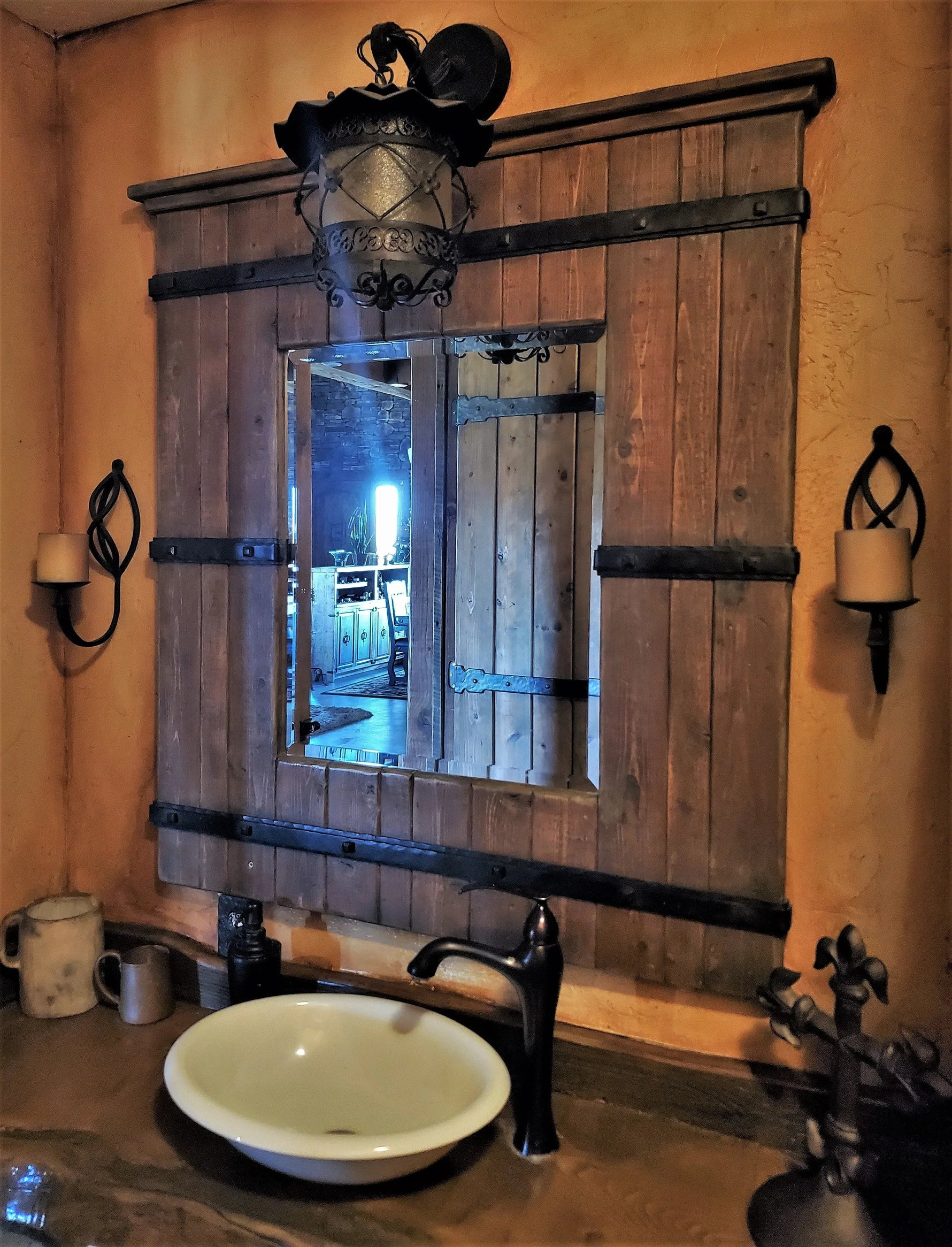 What to Know About Metal Strapping: Decorative and Heavy-Duty Uses