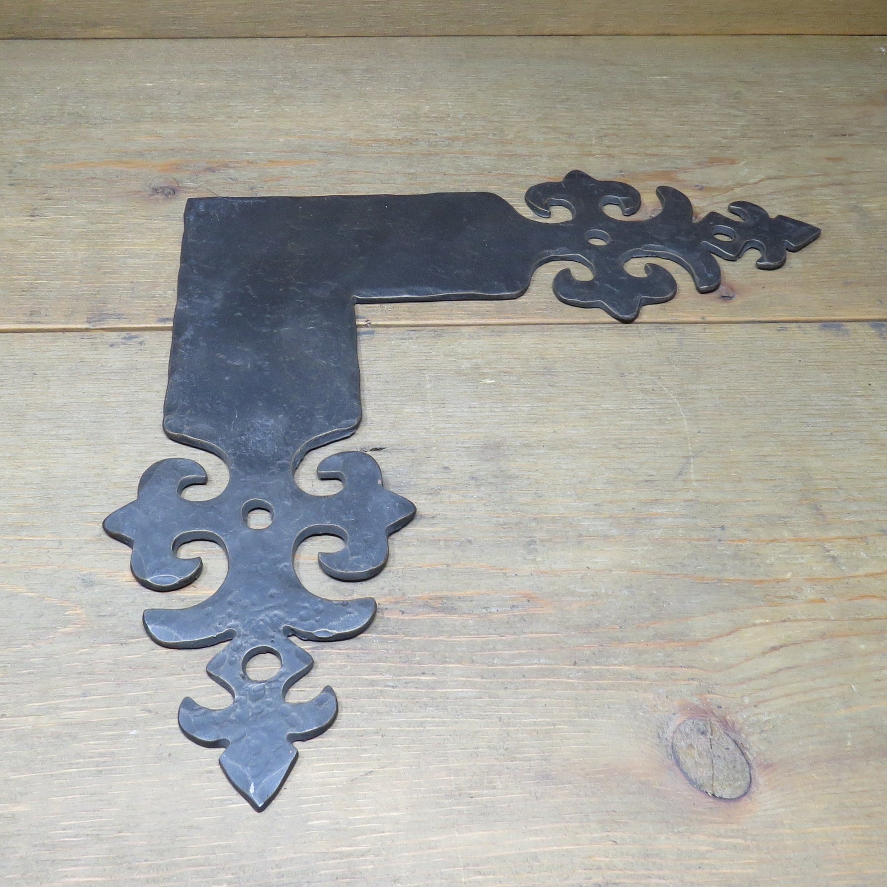 Renaissance Iron "L" Strap