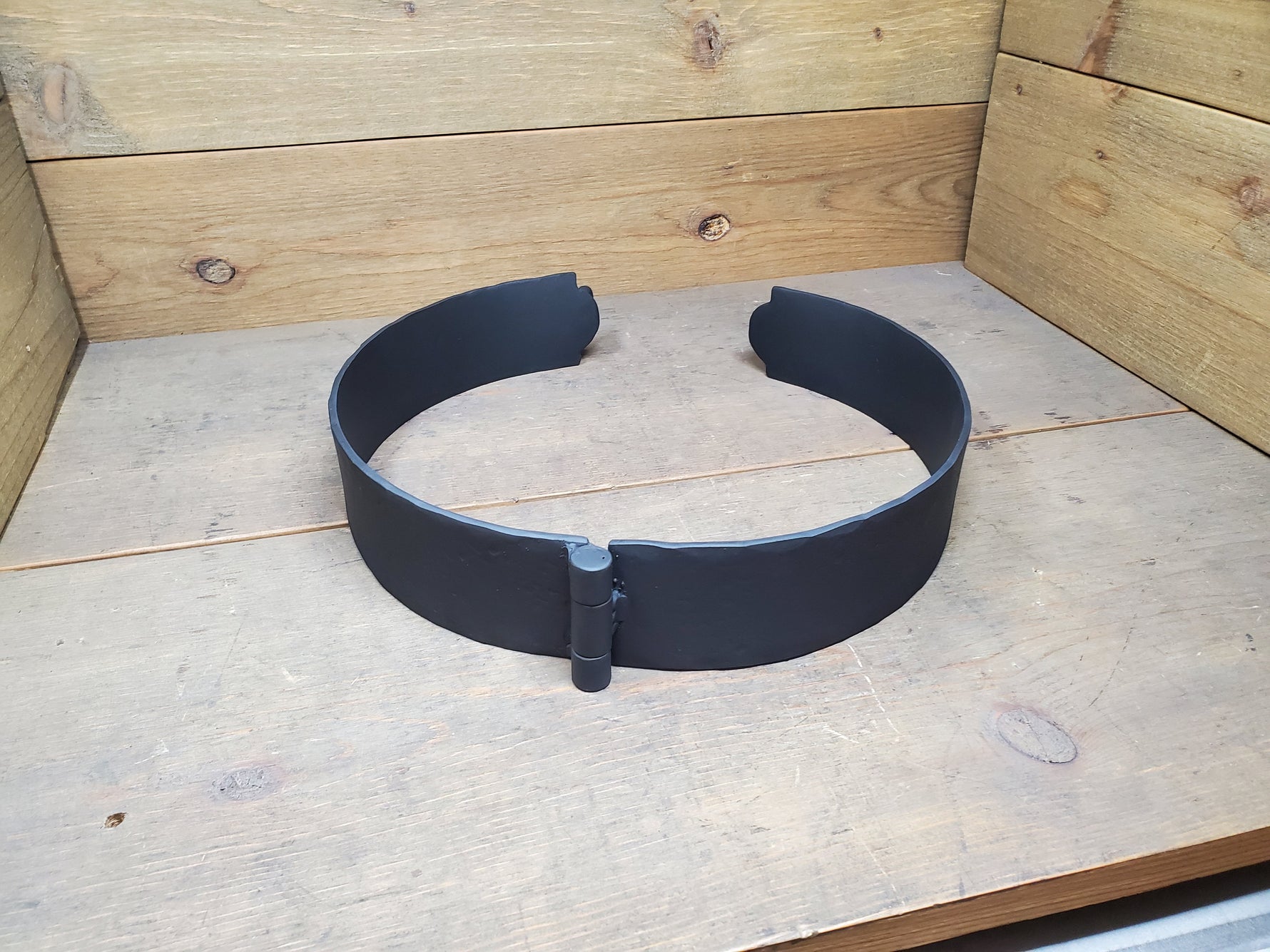 Log Compression Clamp Bracket for Split Repair and Reinforcement