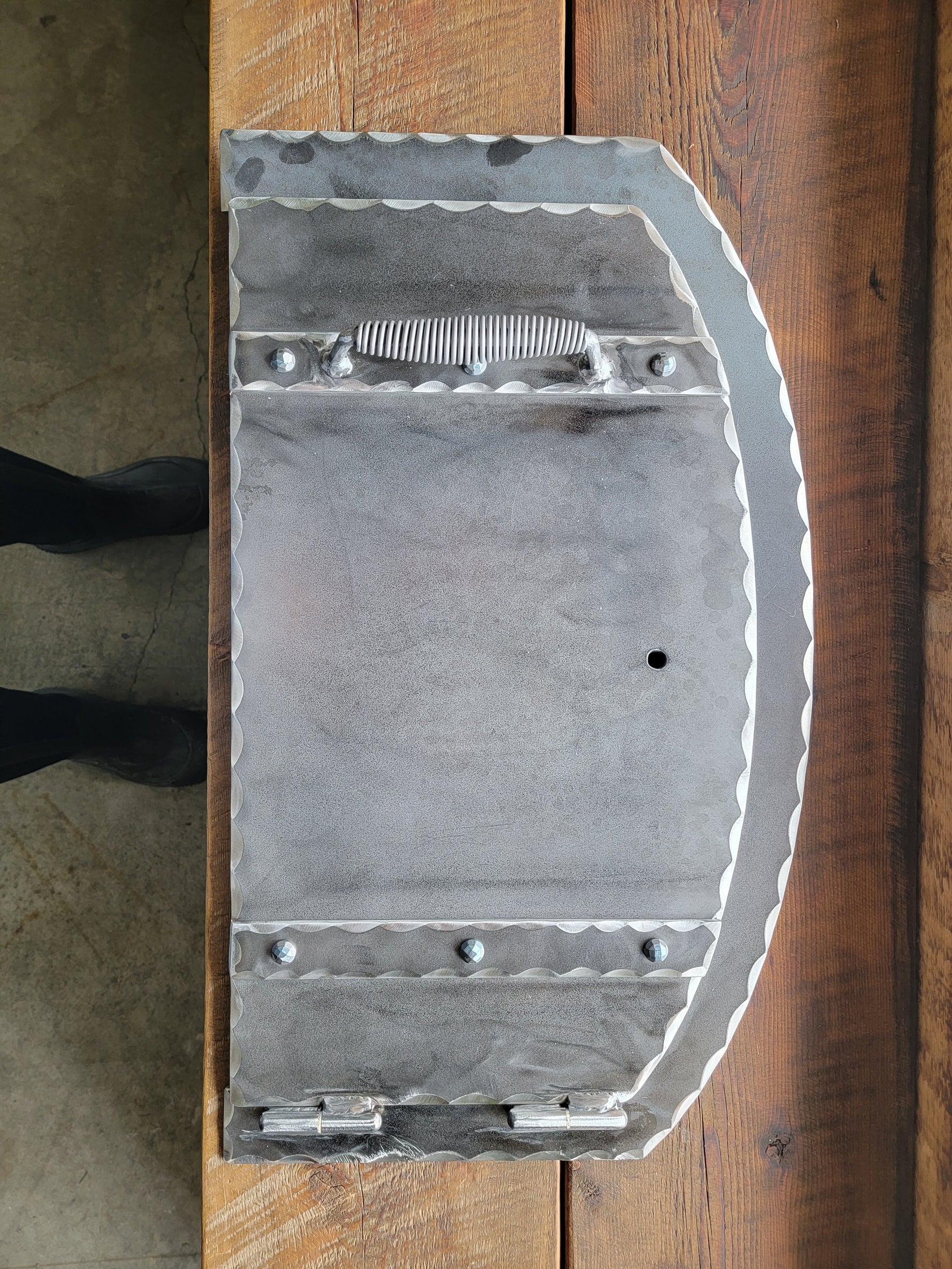 Puerta de horno de pizza con bisagras arqueadas mediterráneas