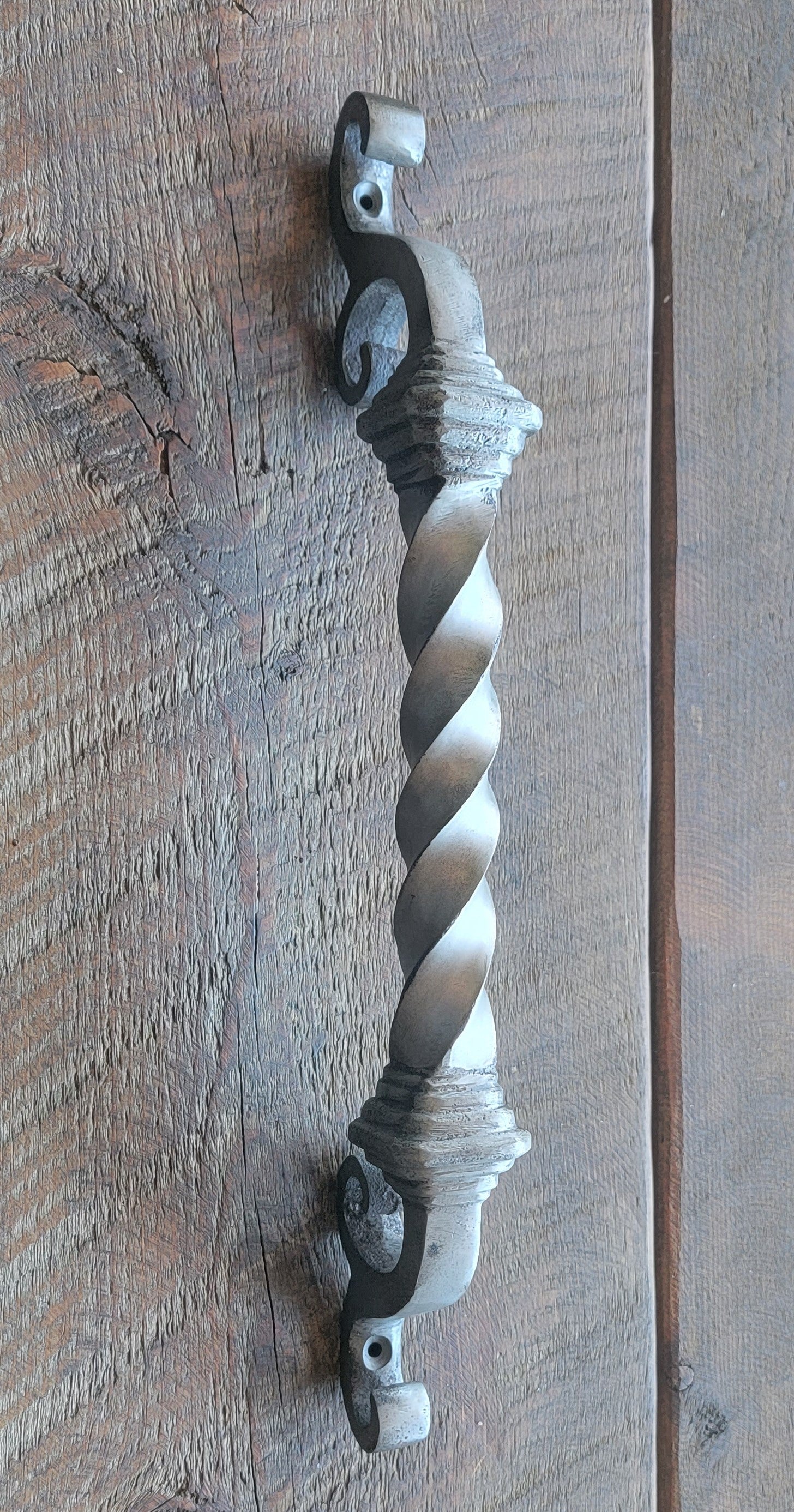 Poignée de porte romane