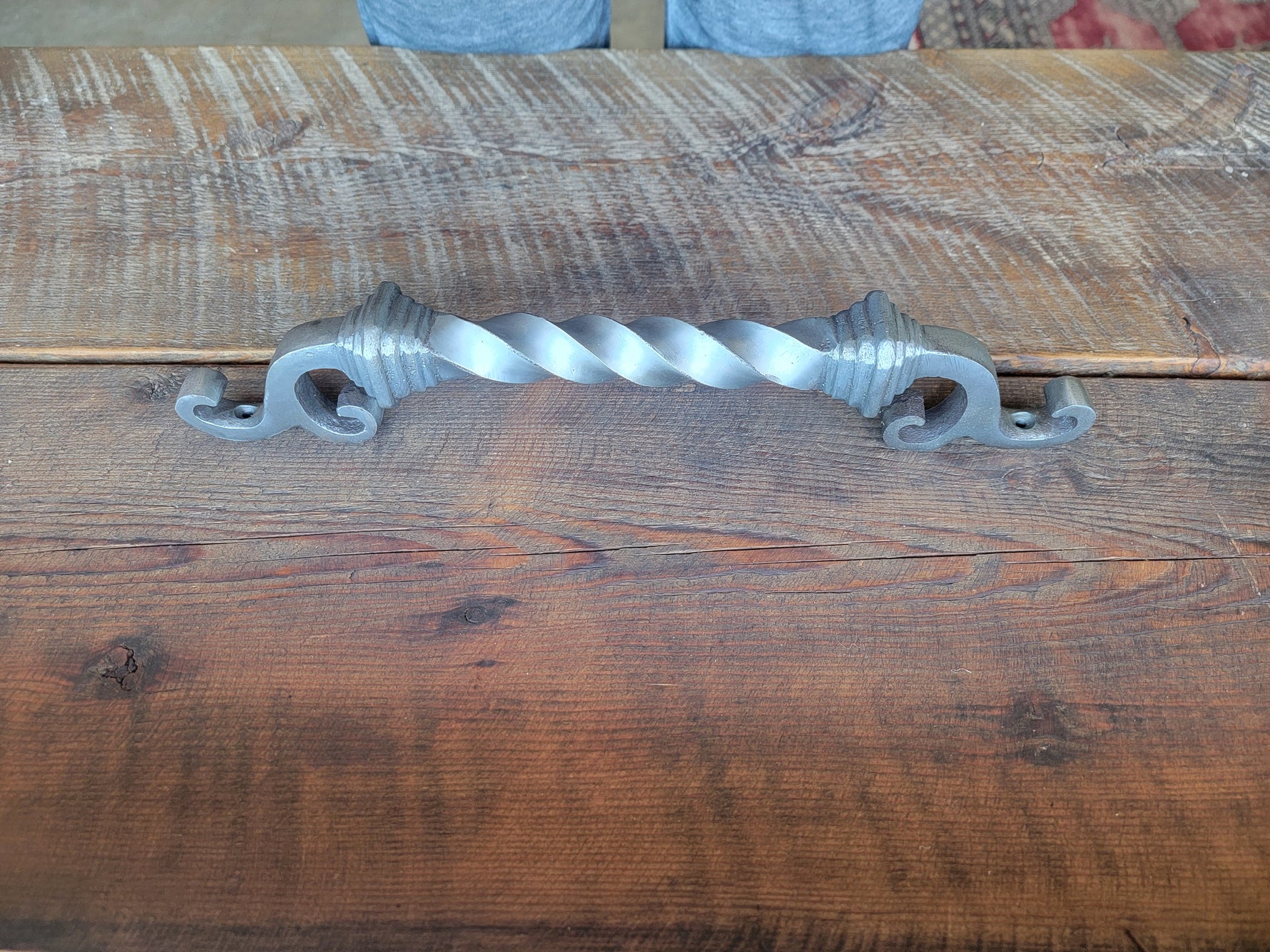 Poignée de porte romane