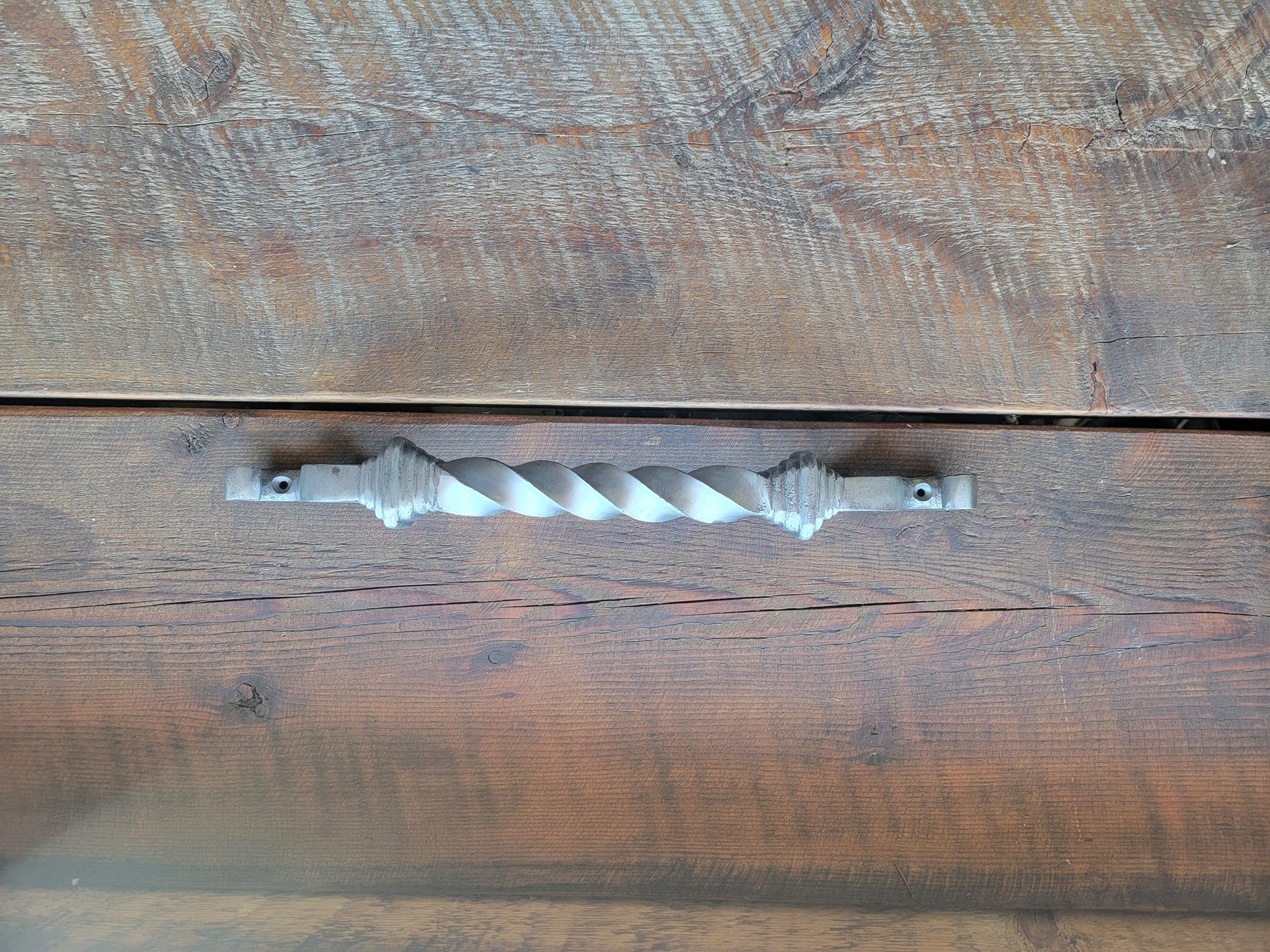 Poignée de porte romane