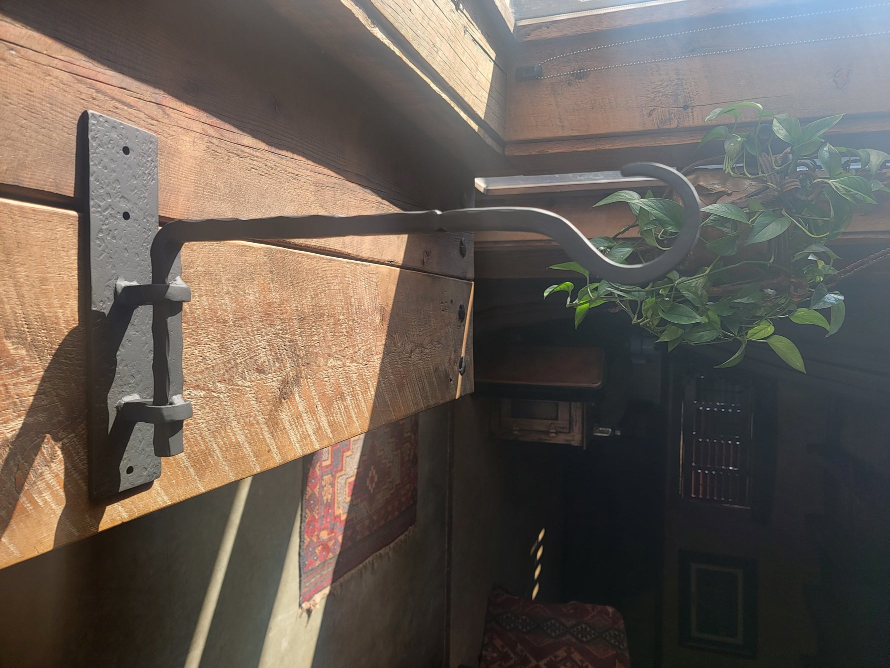 Organisation de stockage de cintres pour plantes en métal forgé à la main Cintres décoratifs pour intérieur et extérieur avec crochet martelé pour crochets et luminaires