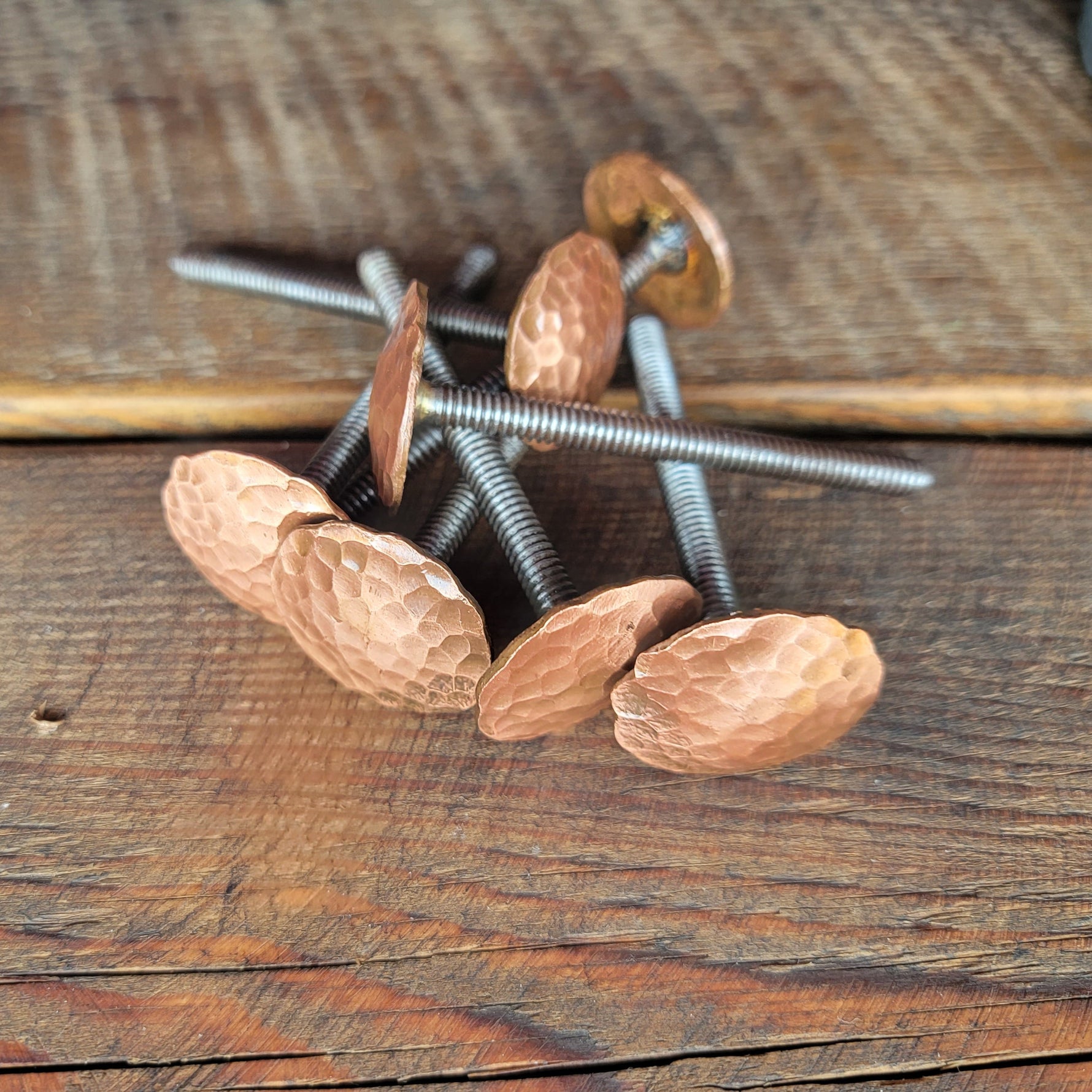 Perno de cobre redondo martillado de 1 1/4