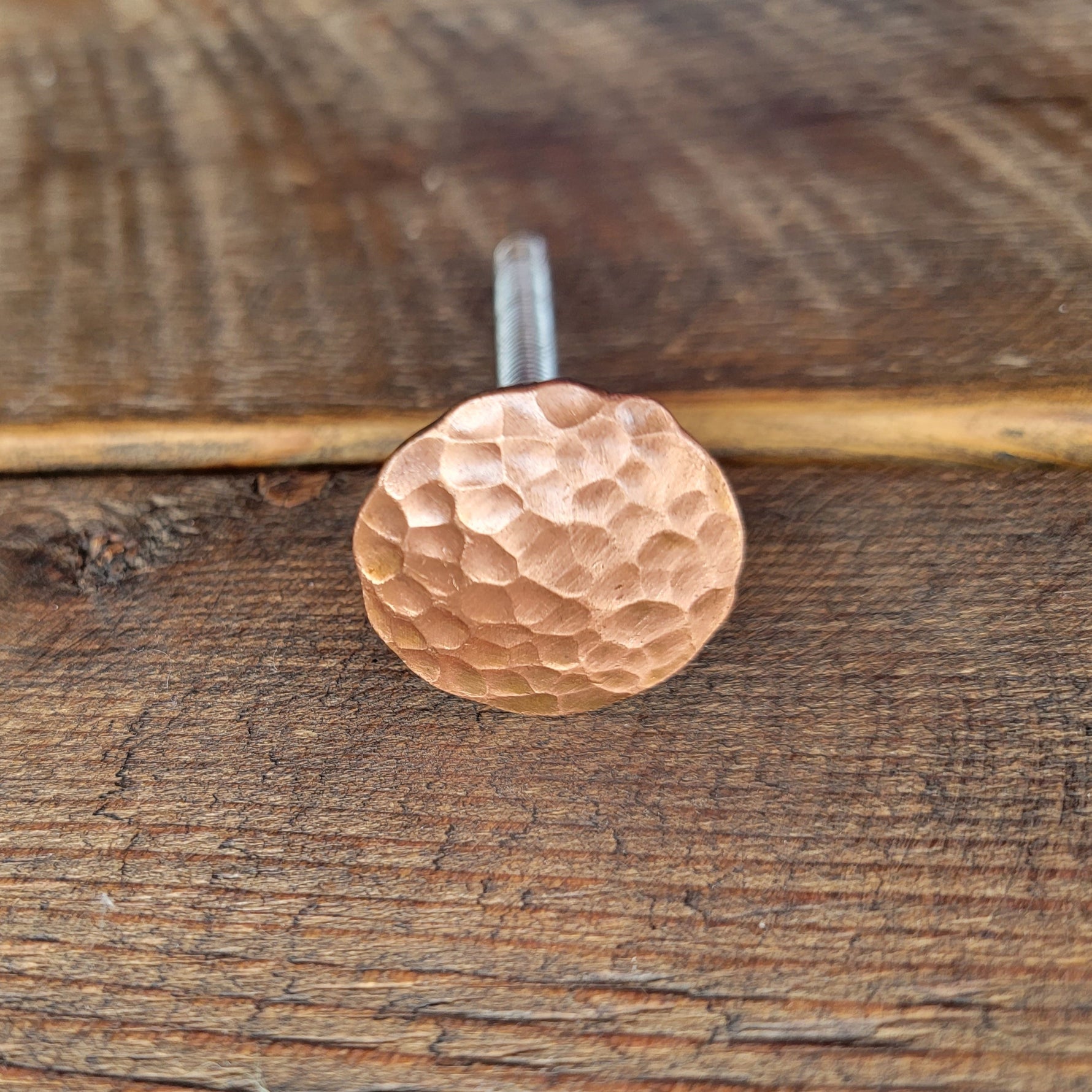 Perno de cobre redondo martillado de 1 1/4