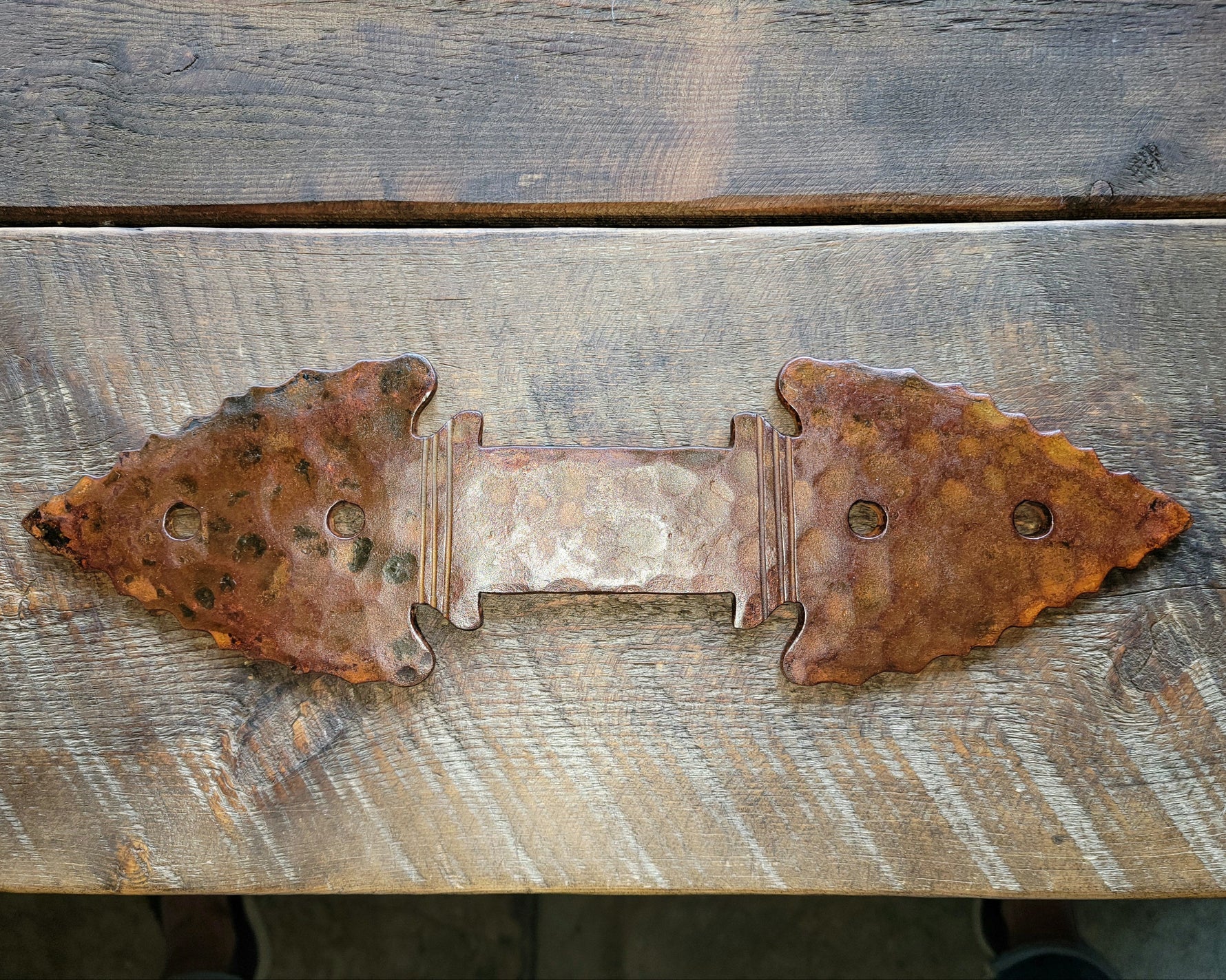 Plaque droite en fer à pointe de flèche authentique