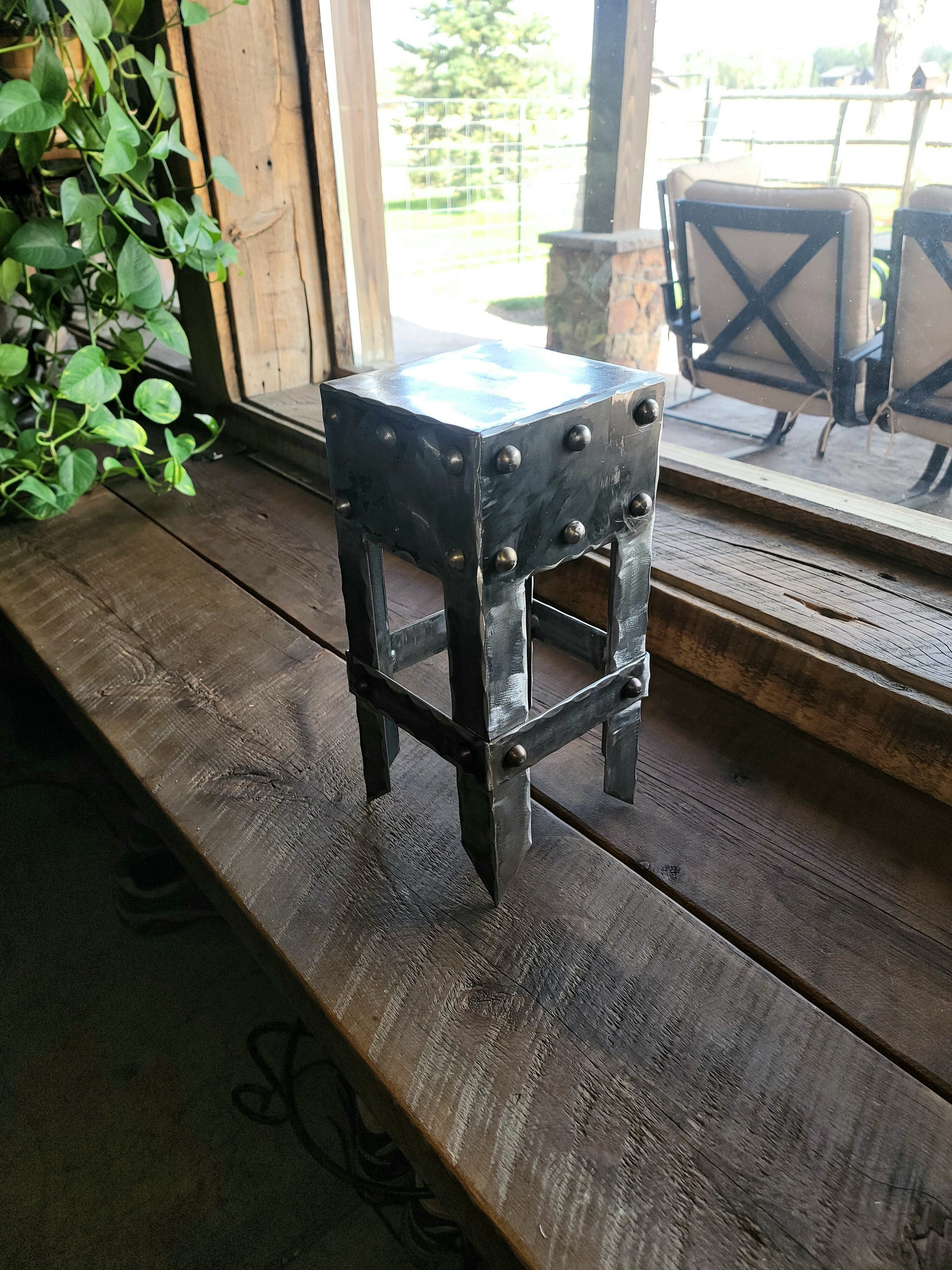 Auténtica tapa de poste de hierro del viejo mundo.