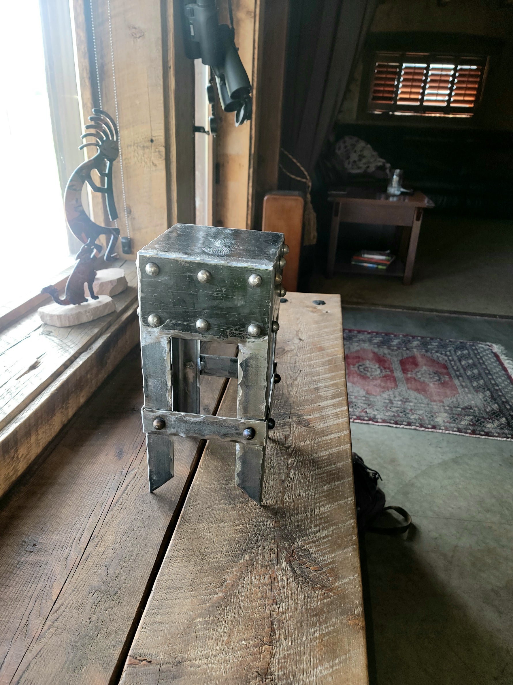 Auténtica tapa de poste de hierro del viejo mundo.