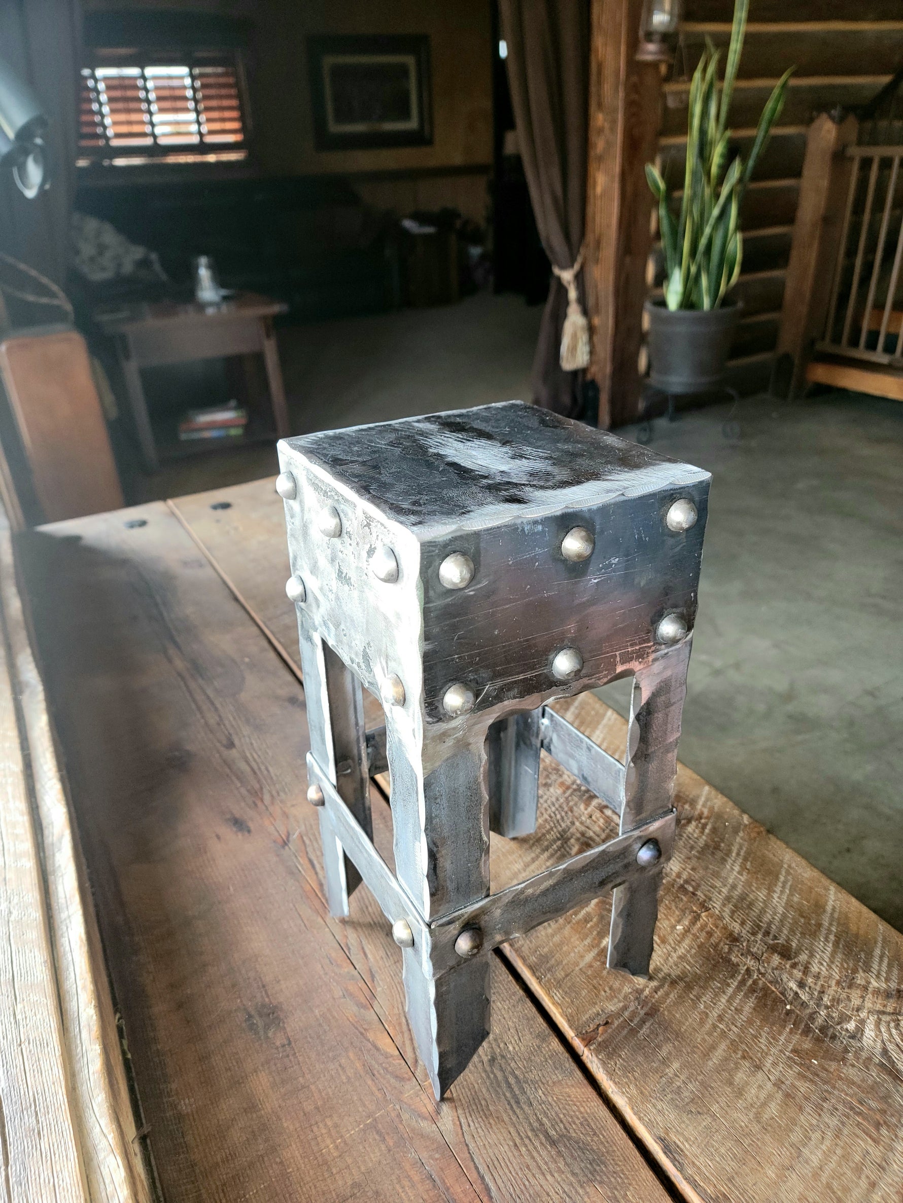 Auténtica tapa de poste de hierro del viejo mundo.