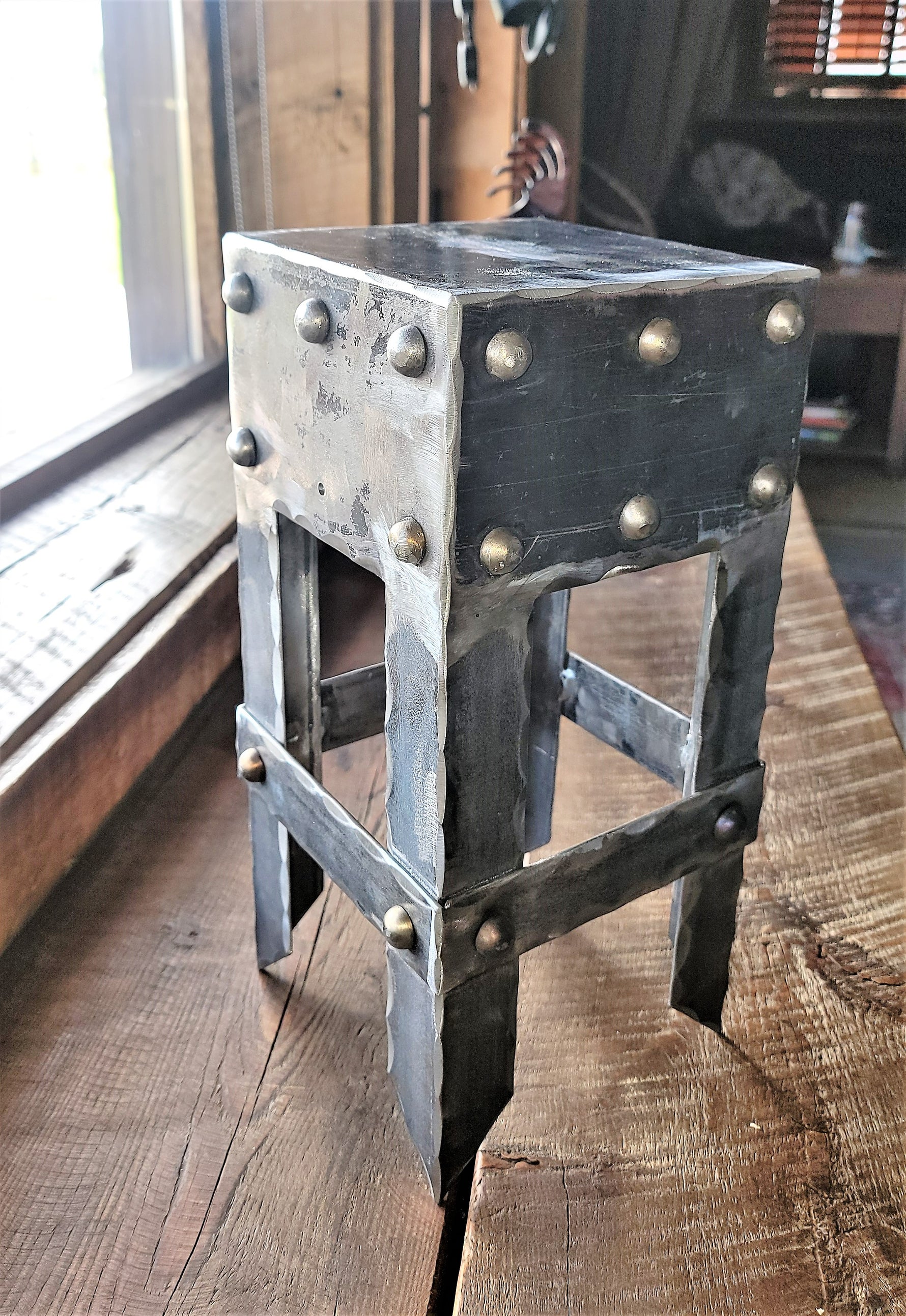 Auténtica tapa de poste de hierro del viejo mundo.