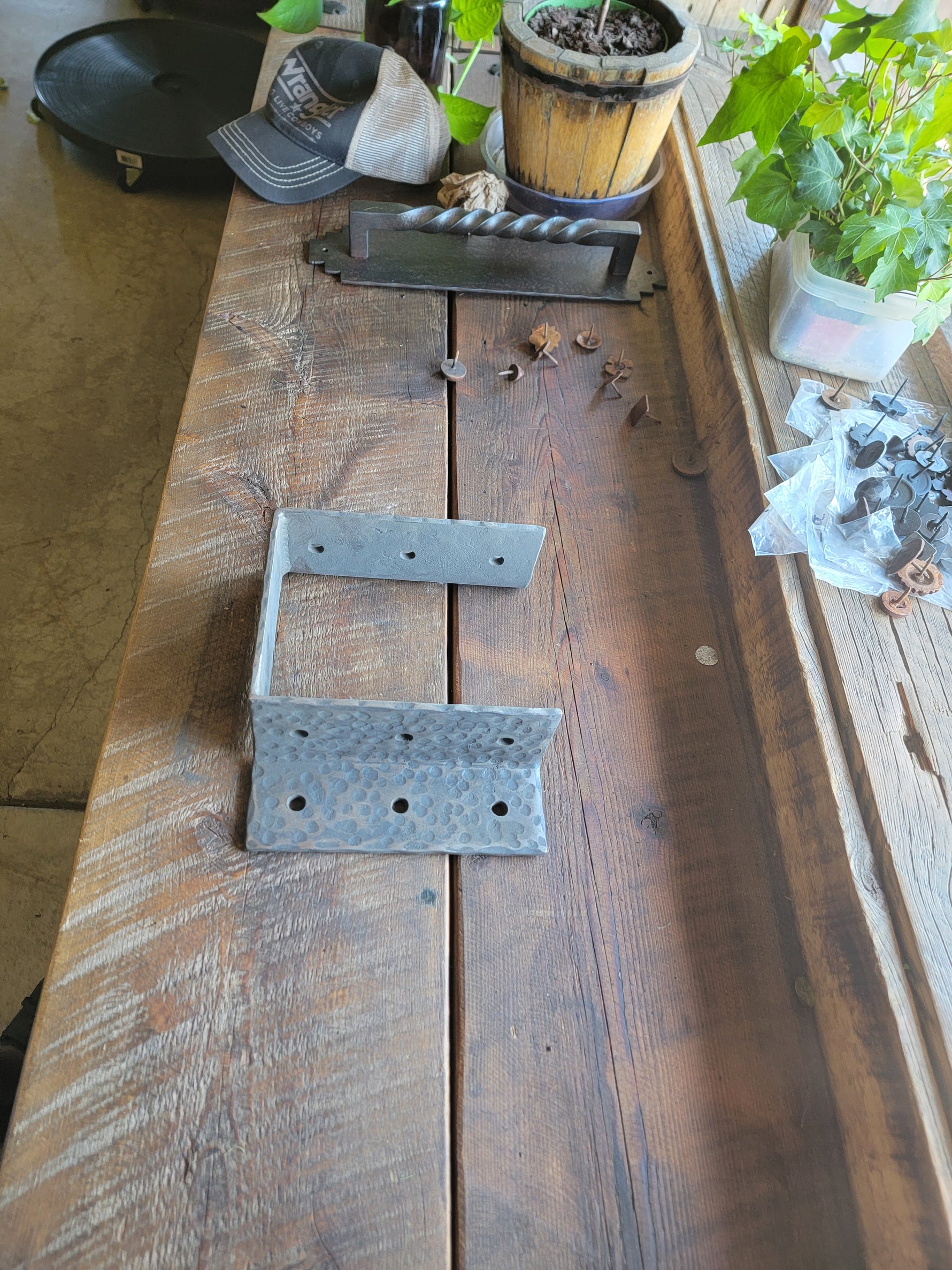 Plain Straight Iron Joist Hanger