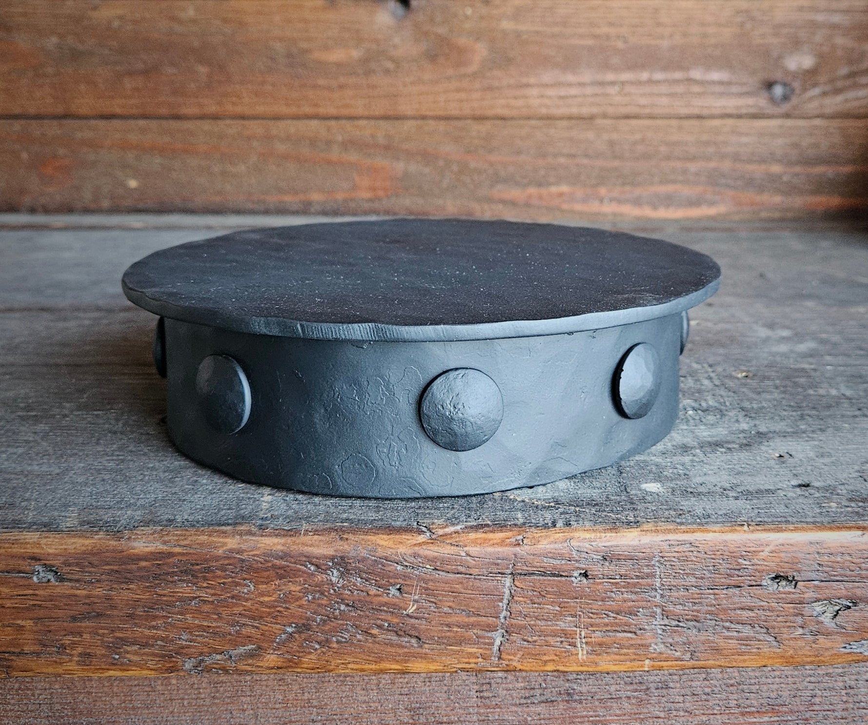 Simple Iron Log Cap