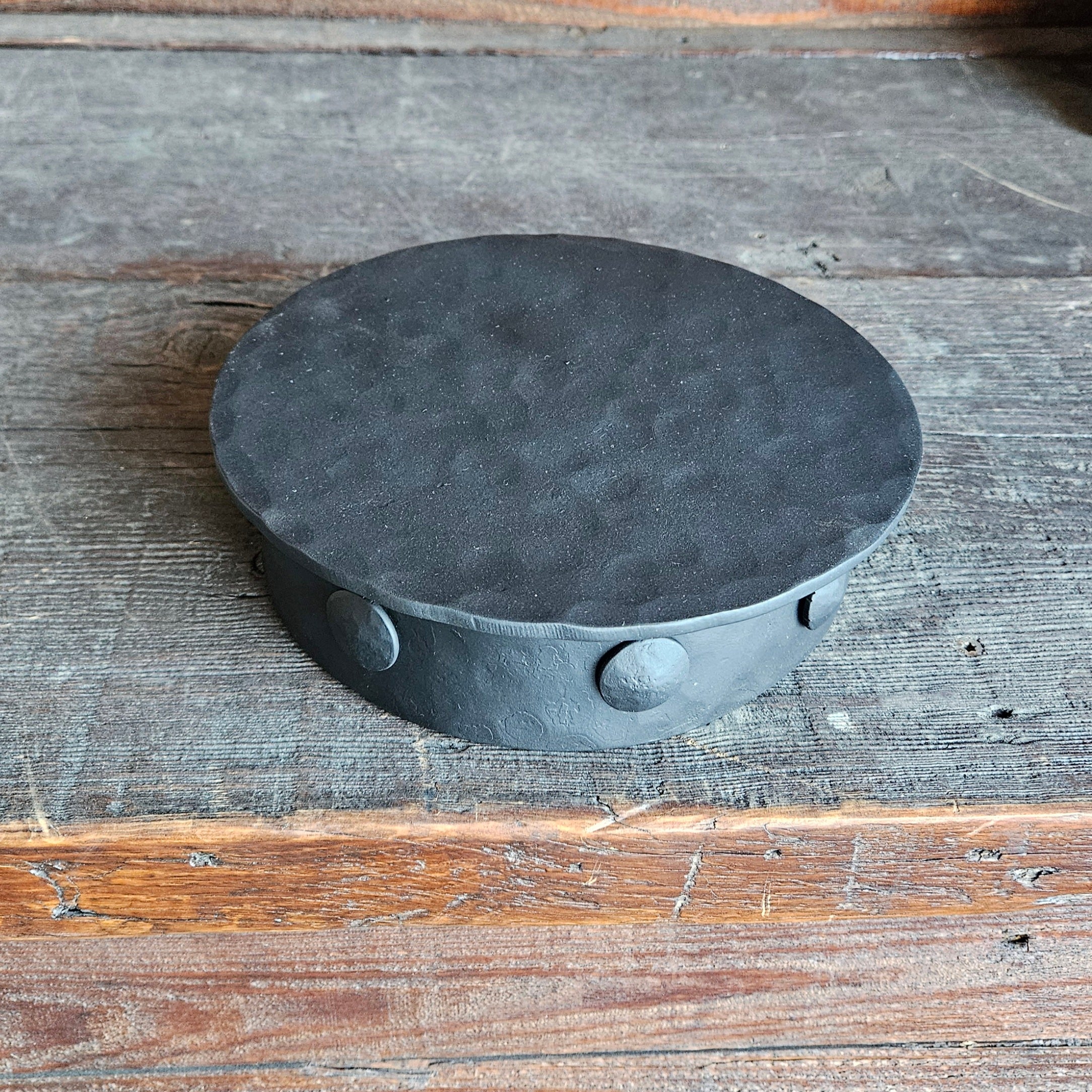 Simple Iron Log Cap