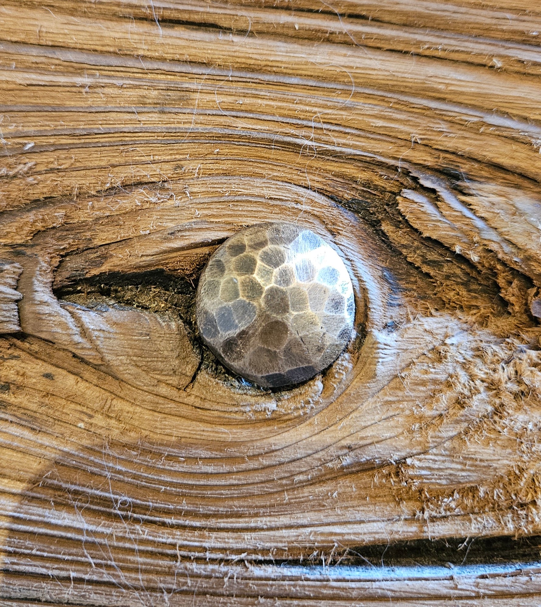 Clavo de cabeza piramidal redondo martillado de 3/4