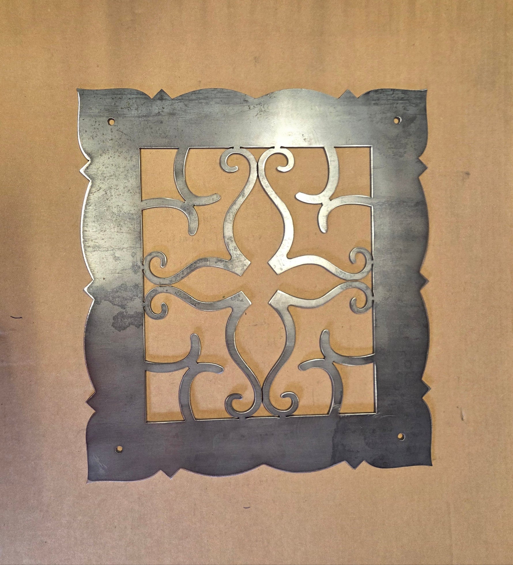 Gril Speakeasy roman en fer