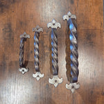 Manija de gabinete de flor de lis egipcia