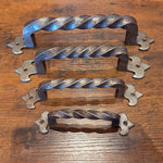 Manija de gabinete de flor de lis egipcia