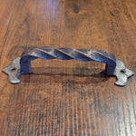 Manija de gabinete de flor de lis egipcia