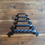 Manija de gabinete de flor de lis egipcia