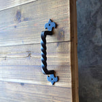 Manija de gabinete de flor de lis egipcia