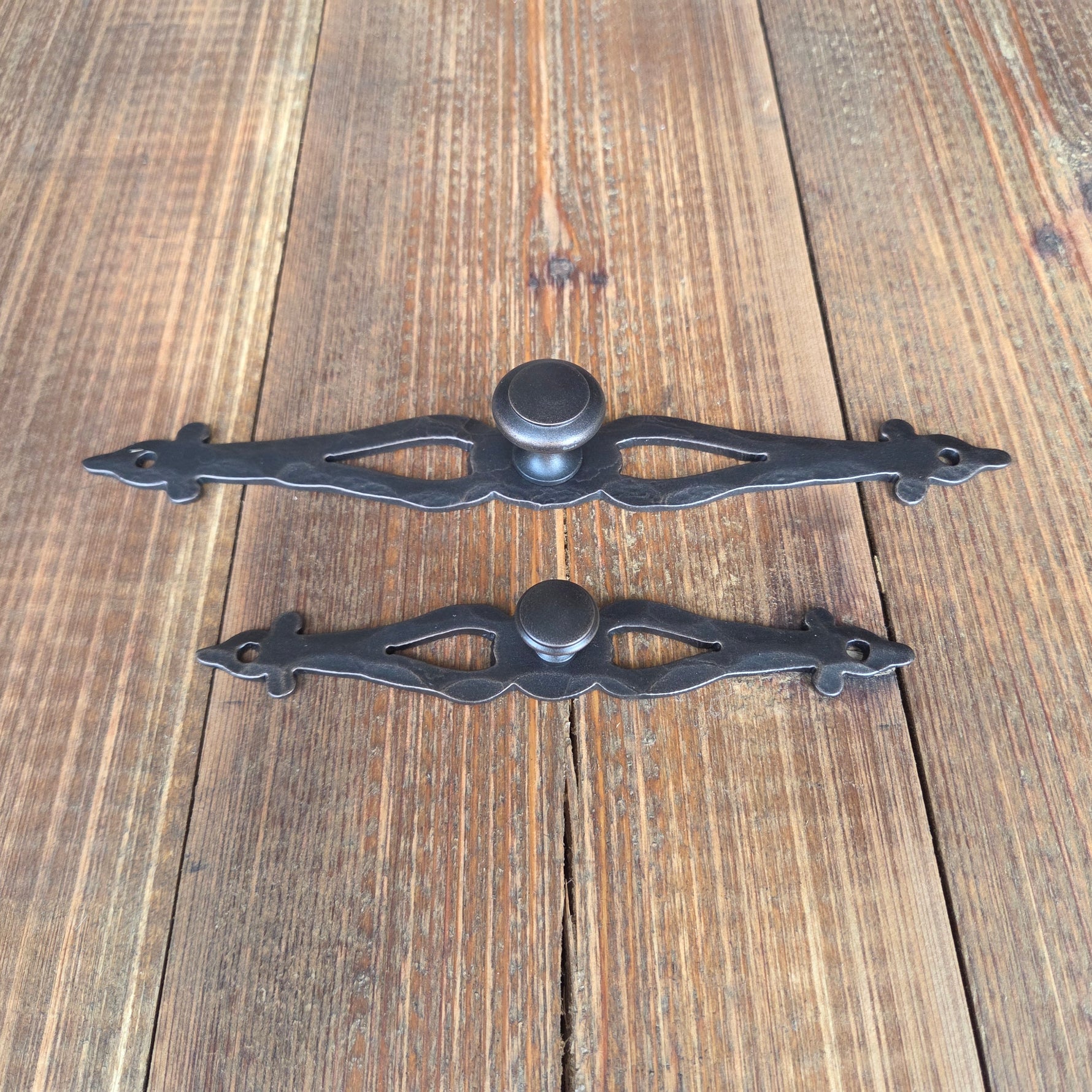 Minimalist Fleur De Lis Dresser Drawer Pulls