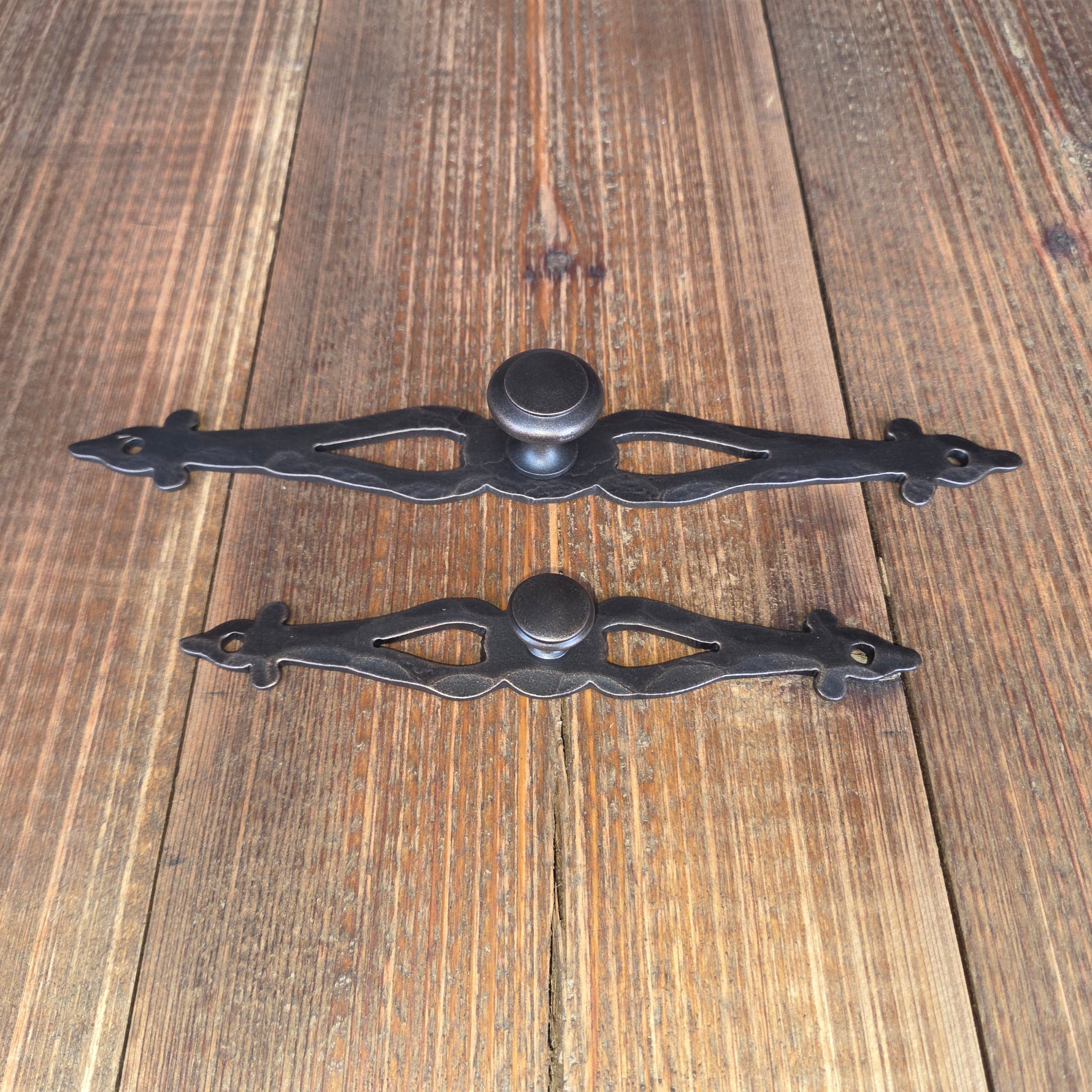 Minimalist Fleur De Lis Dresser Drawer Pulls