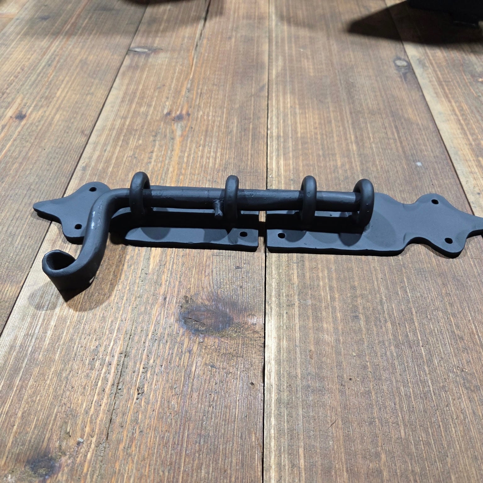 Pestillo deslizante de hierro de transición