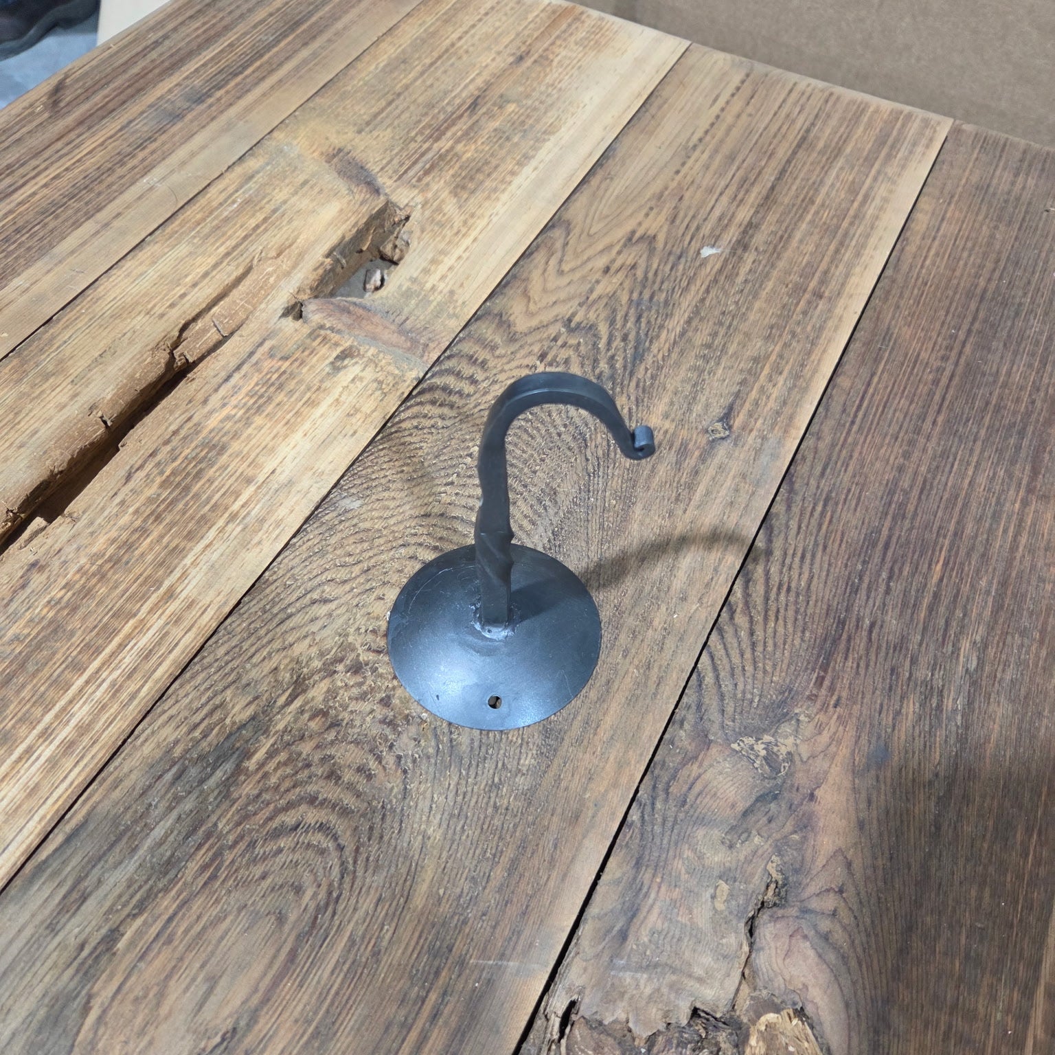 Twisted Wall/Ceiling Hook