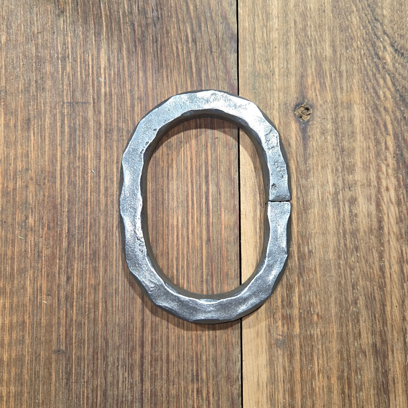 Hammered Oval Link Large 4 1/2" x 3 1/4" x 9/16"