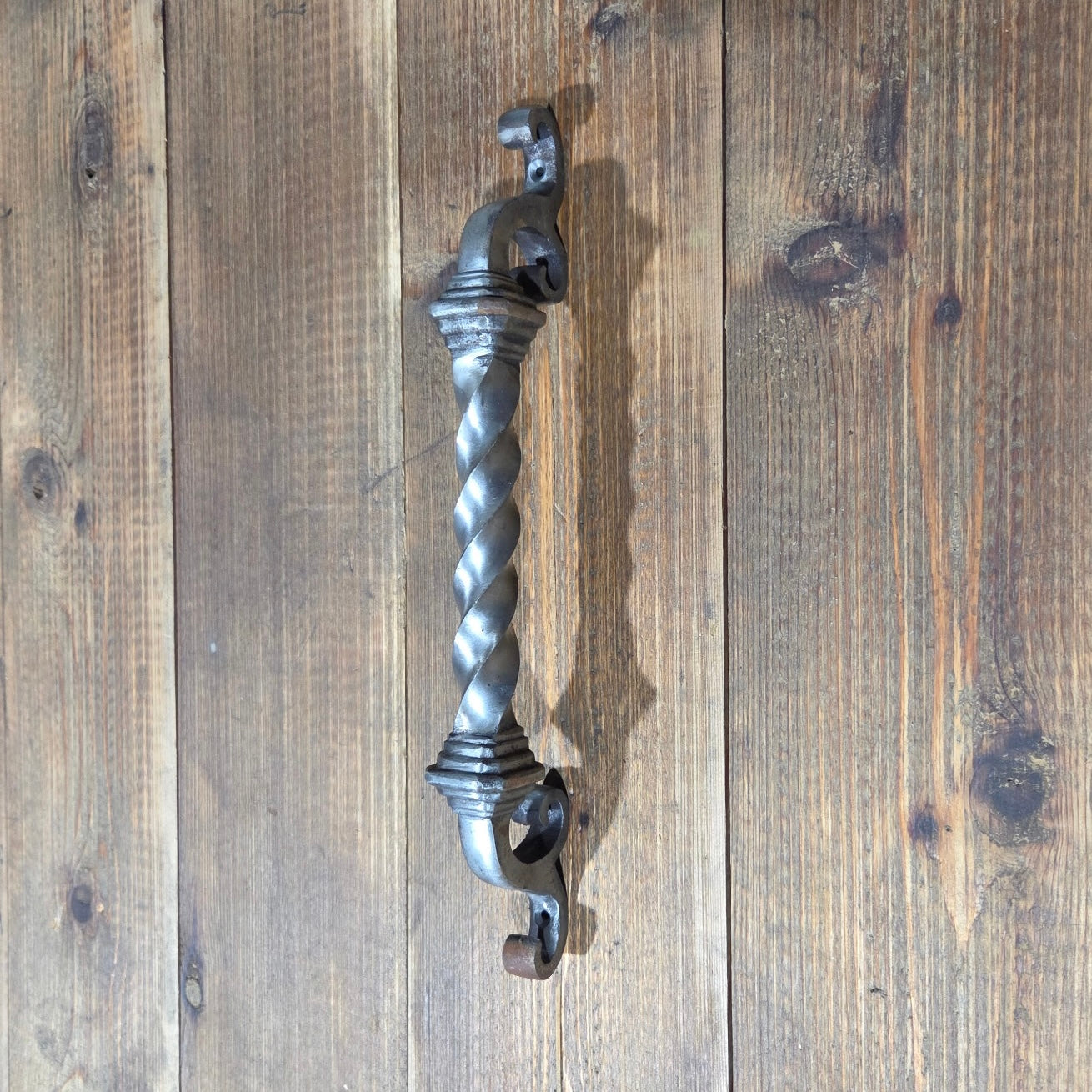 Tirador de puerta románico