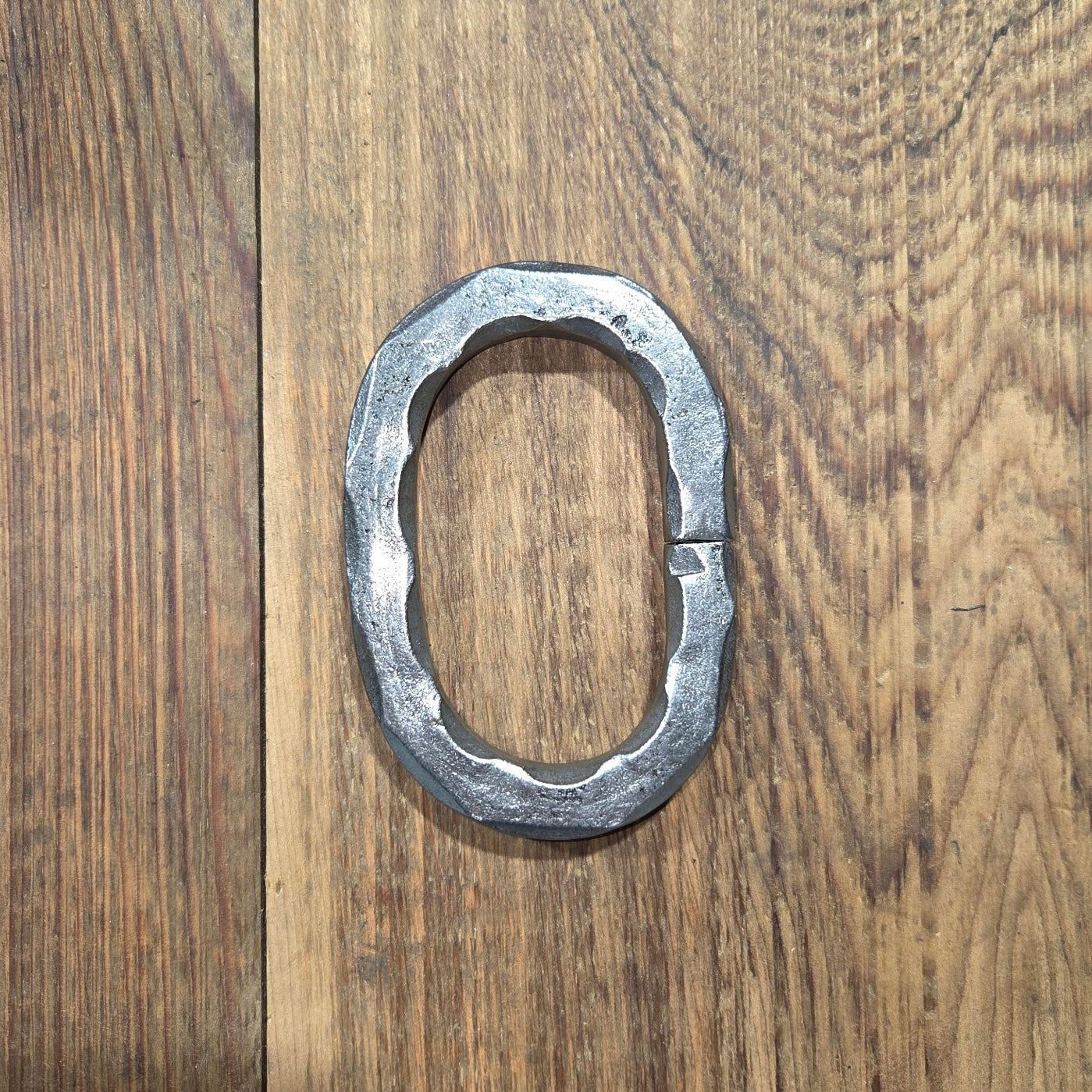 Hammered Oval Link Medium 4" x 2 3/4" x 9/16"