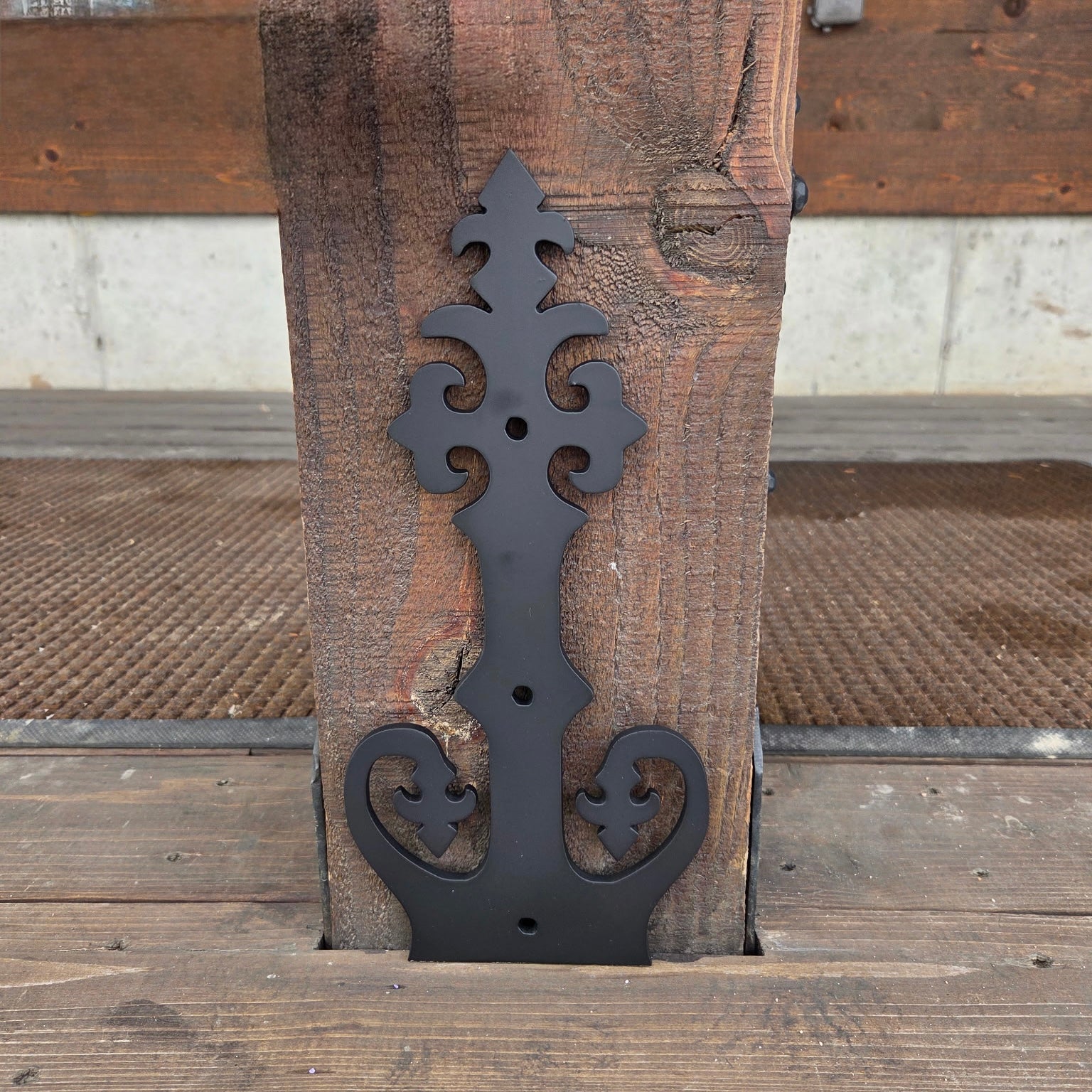 Base de poteau affleurante en fer Renaissance