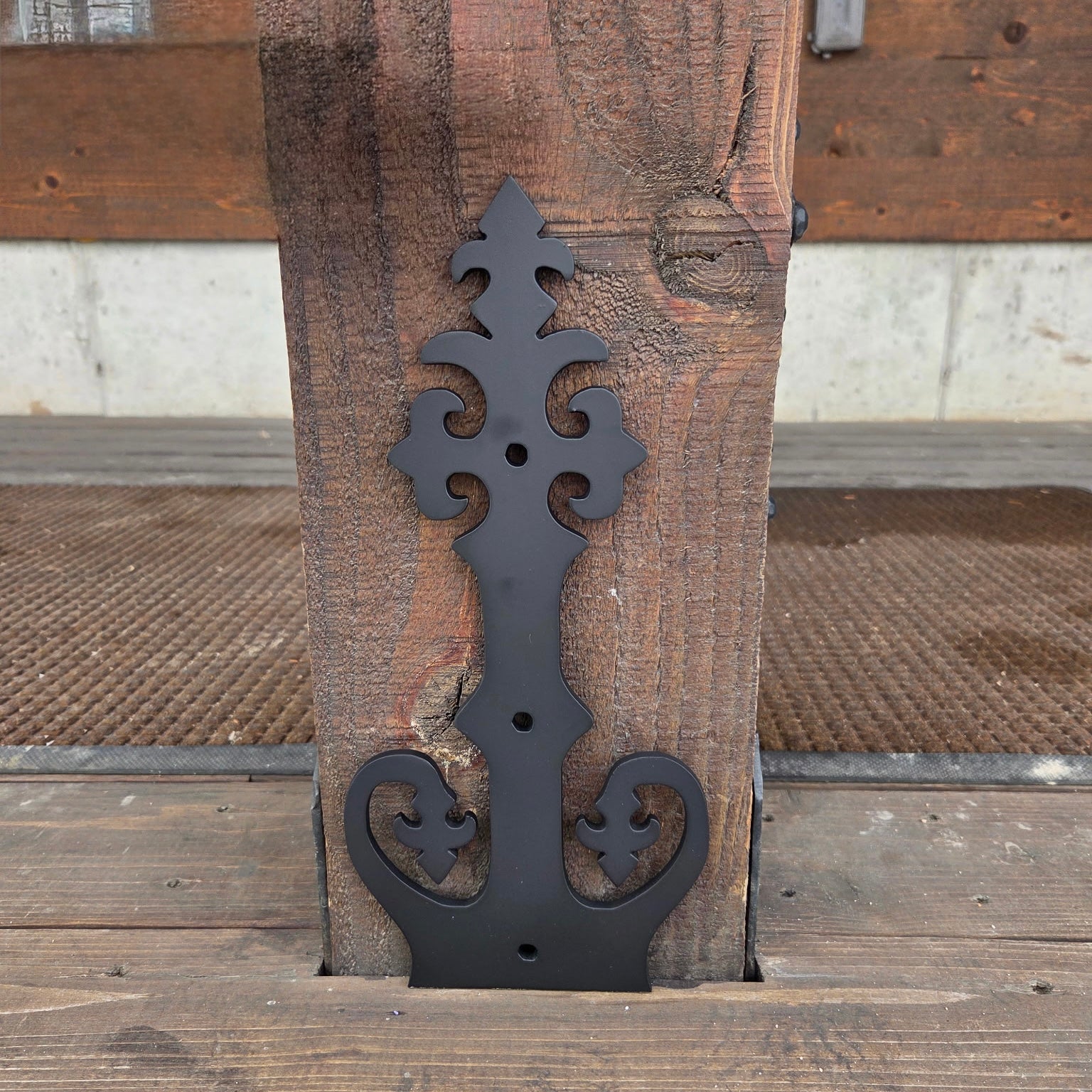 Base de poteau affleurante en fer Renaissance