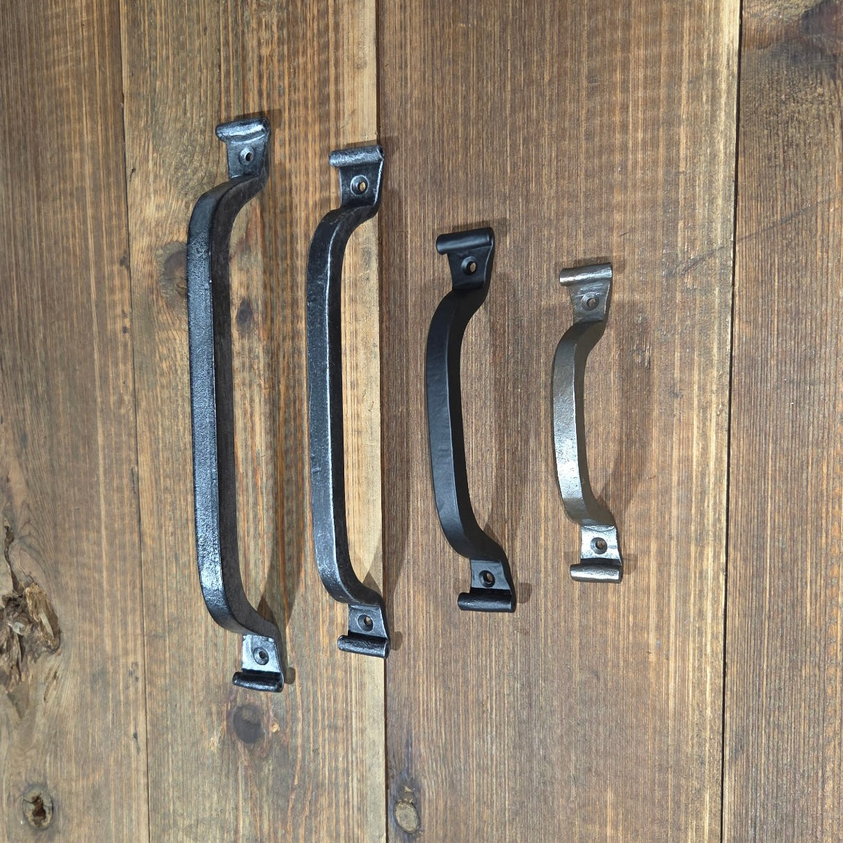 Tirador de puerta de hierro clásico