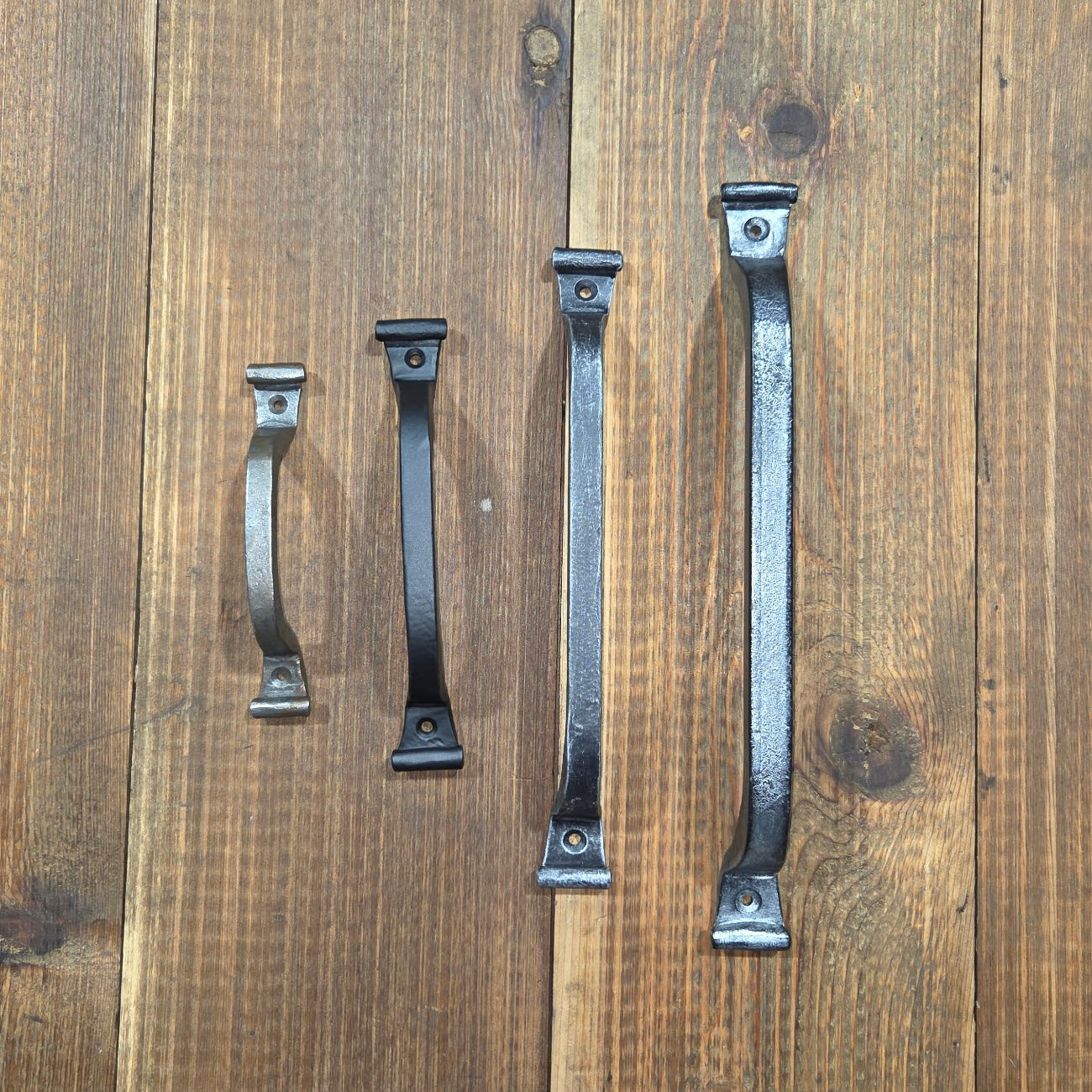 Tirador de puerta de hierro clásico