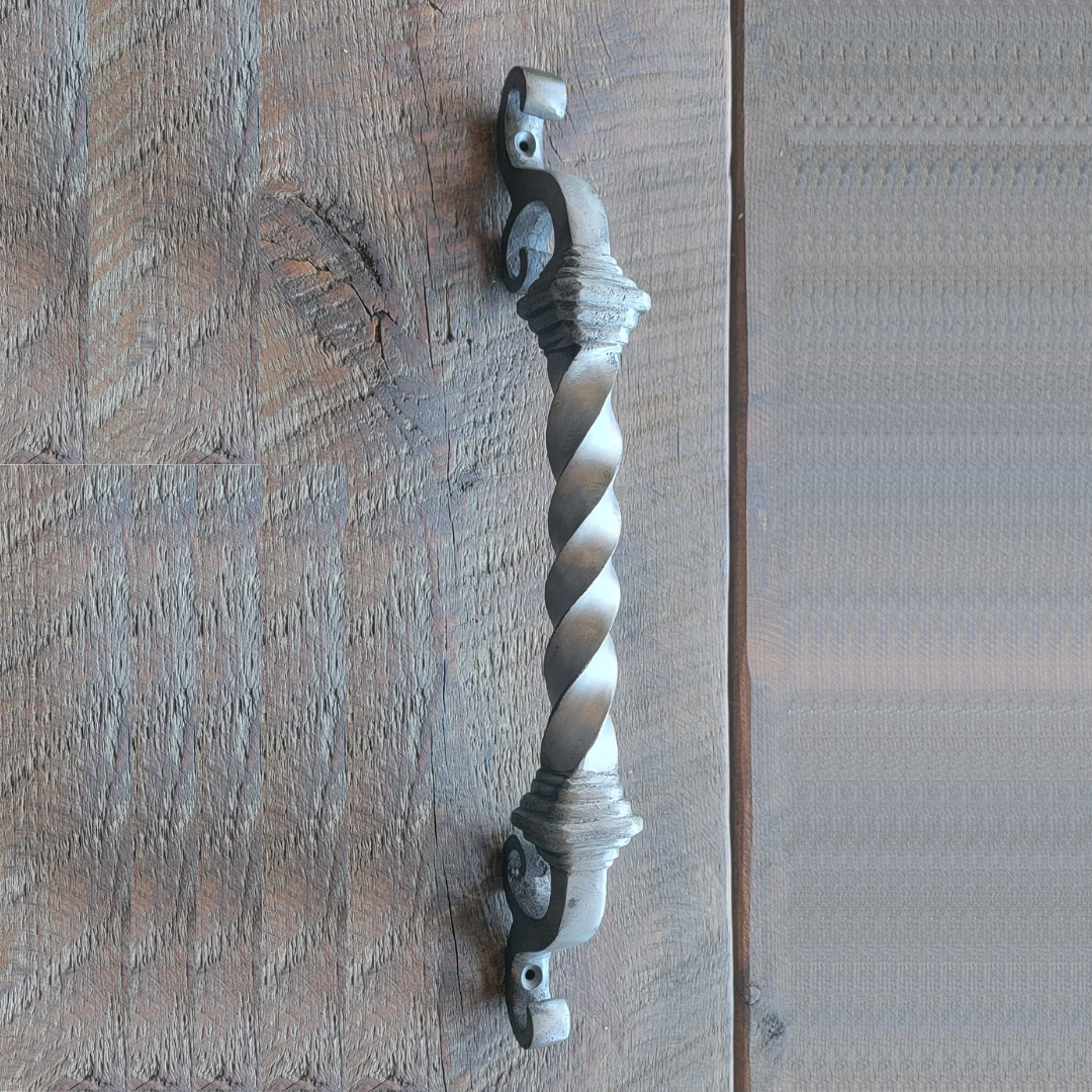 Poignée de porte romane