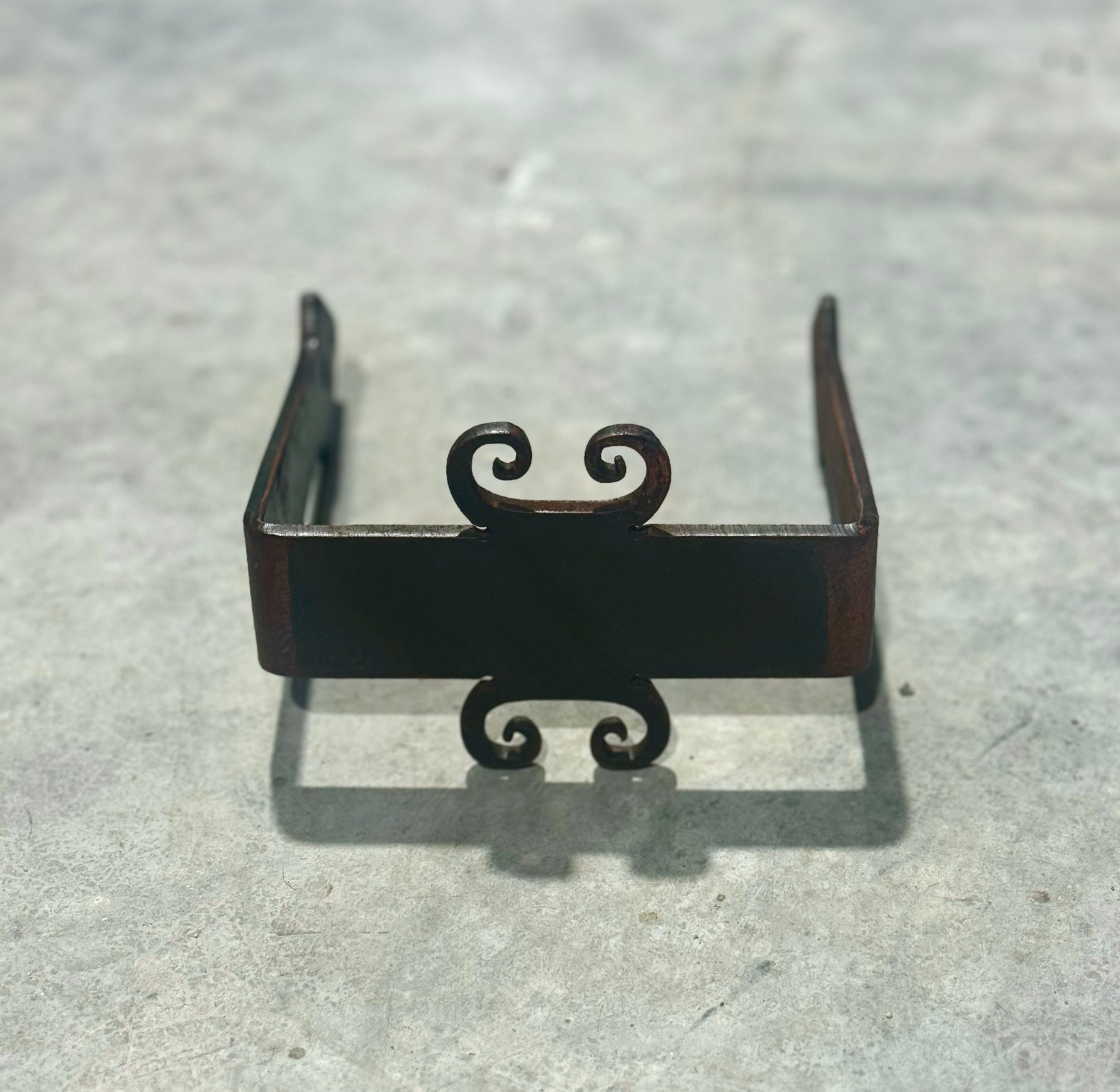 Tudor Iron Beam Strap