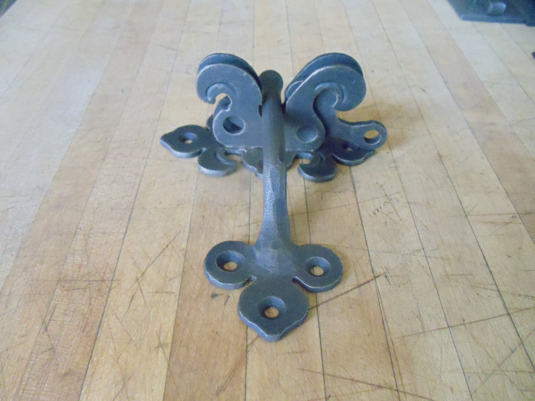 Dunmow Crest Gravity Gate Latch Cabinet Catches Latch