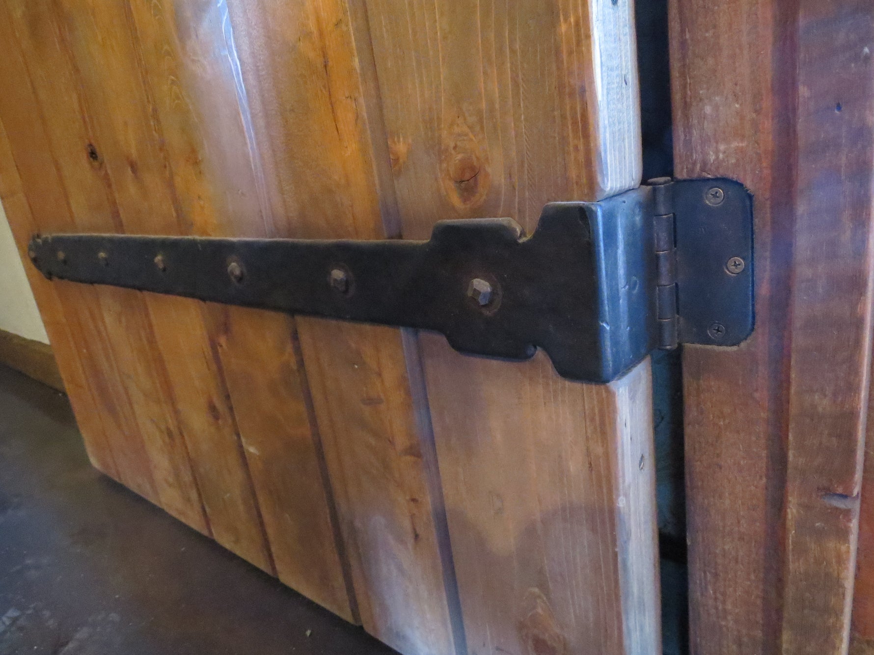 Spanish Cathedral Iron XL Functioning Hinge Strap