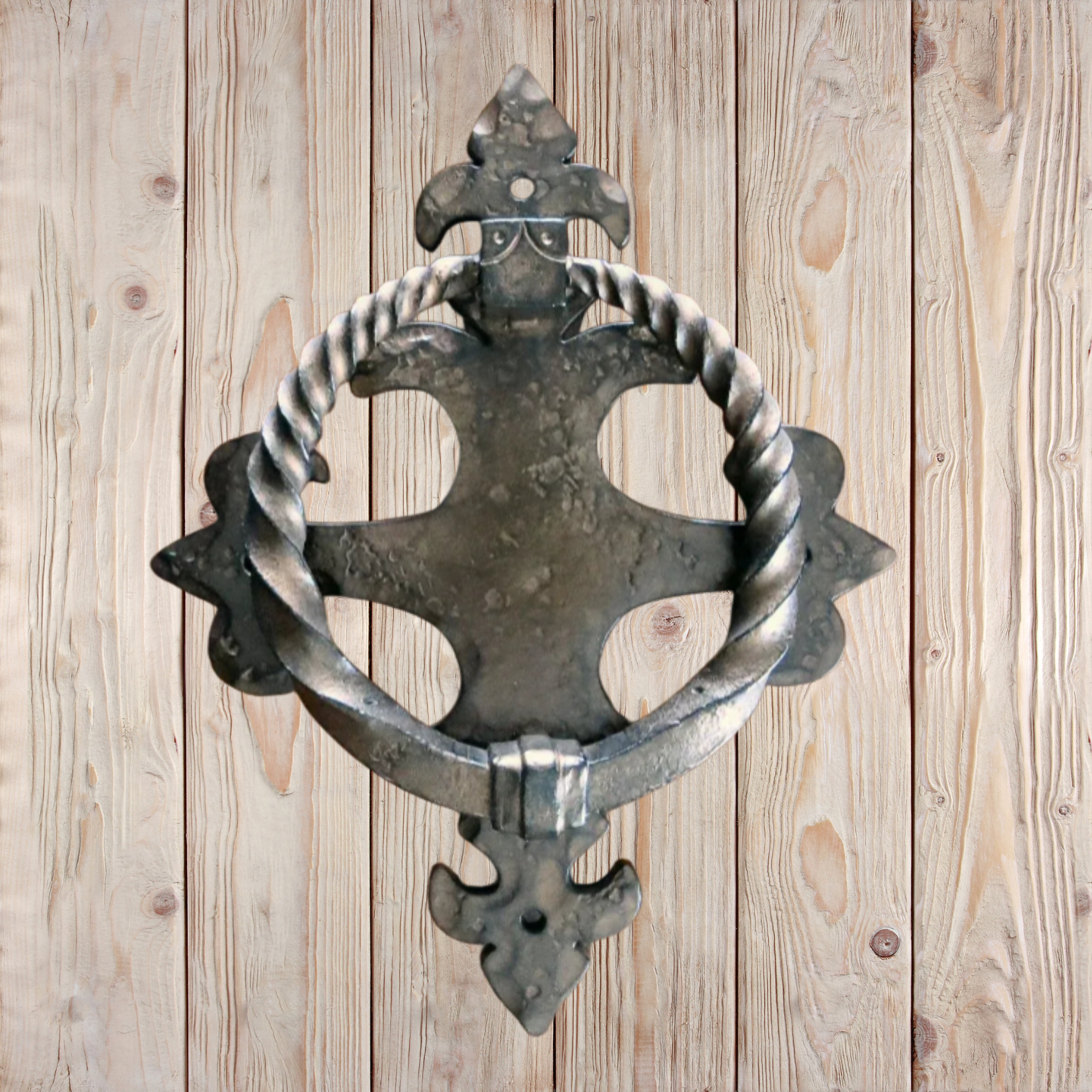 Aldaba de puerta renacentista / tirador de anillo de hierro