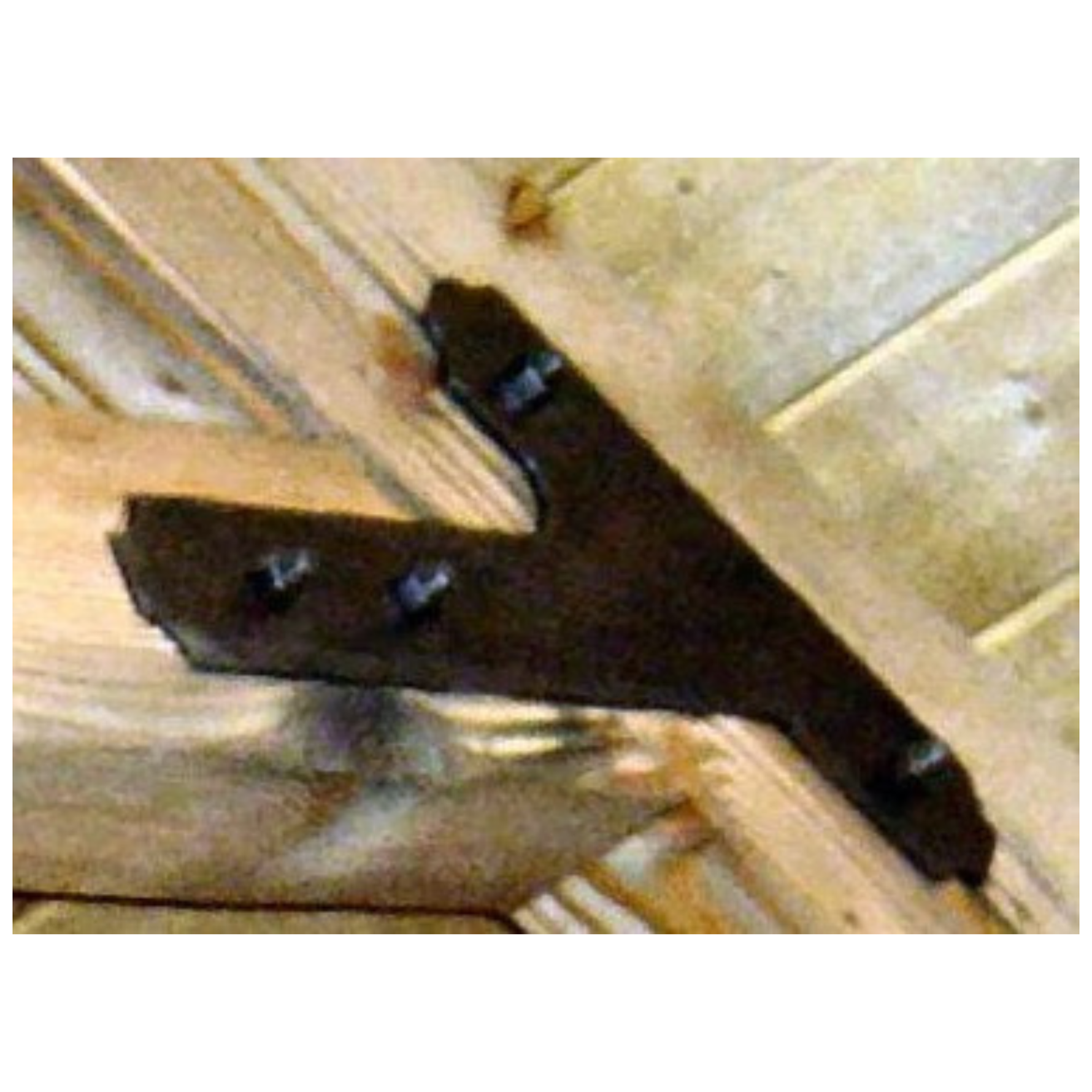 Gablete de hierro de transición a través de la placa