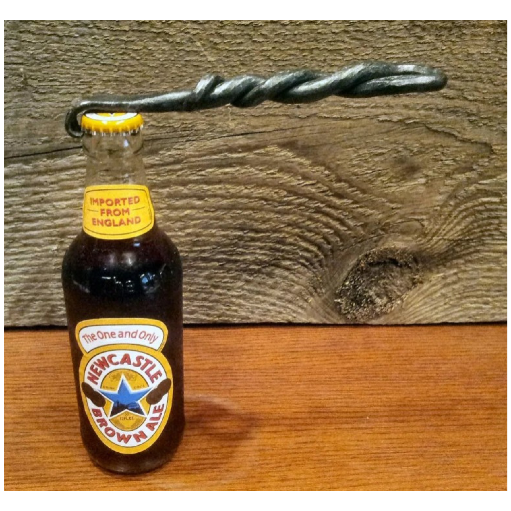 Ouvre-bouteille en fer torsadé