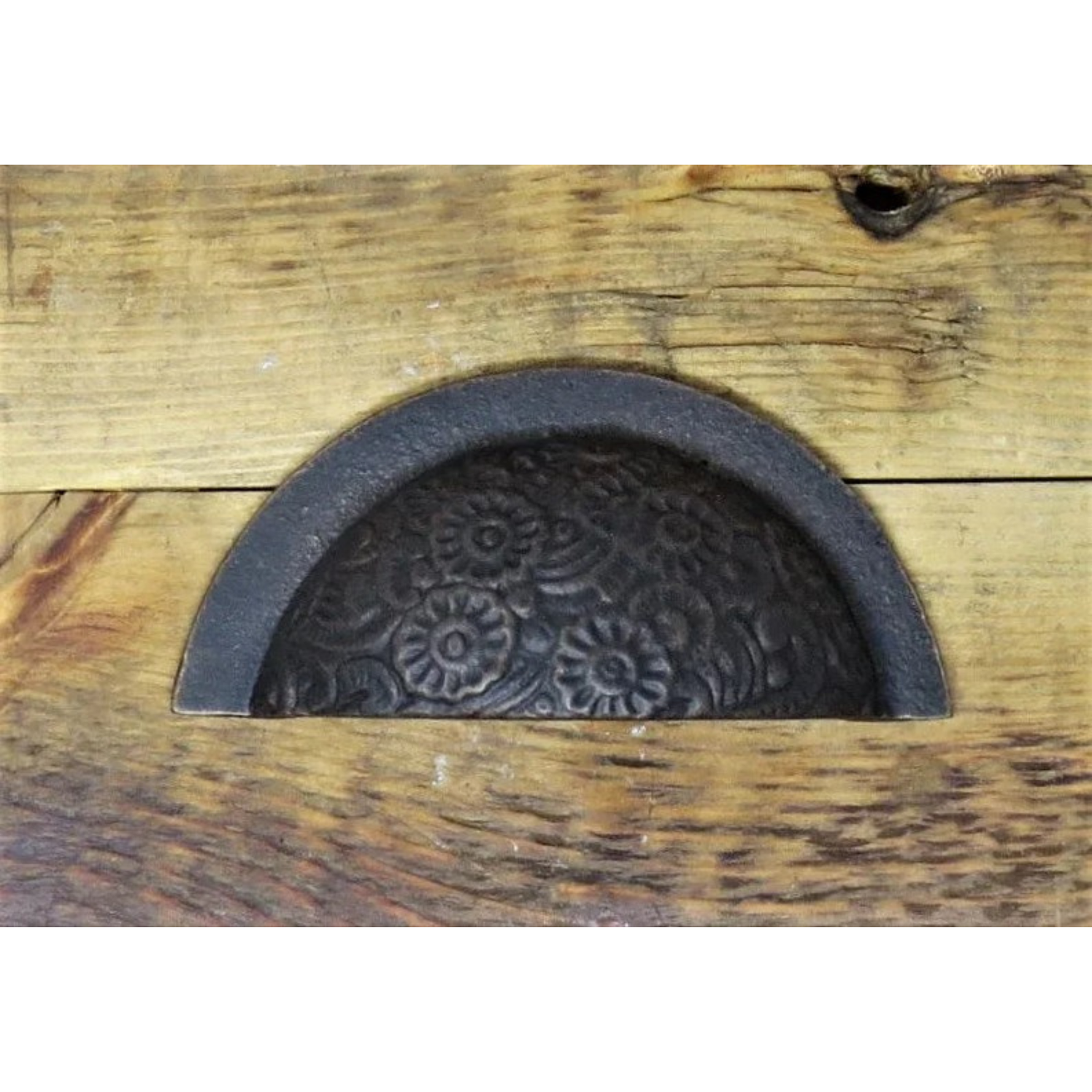 Pull tasse en relief floral