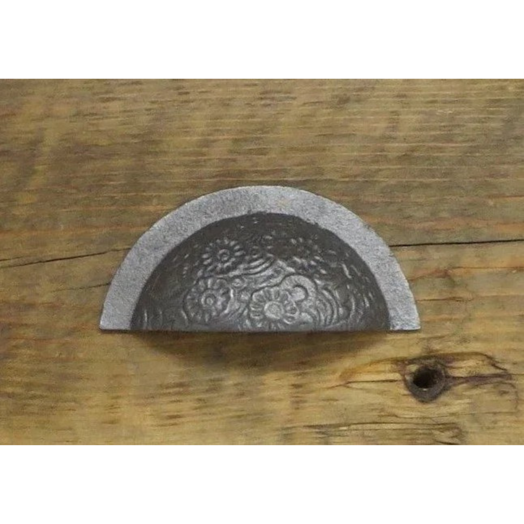 Pull tasse en relief floral