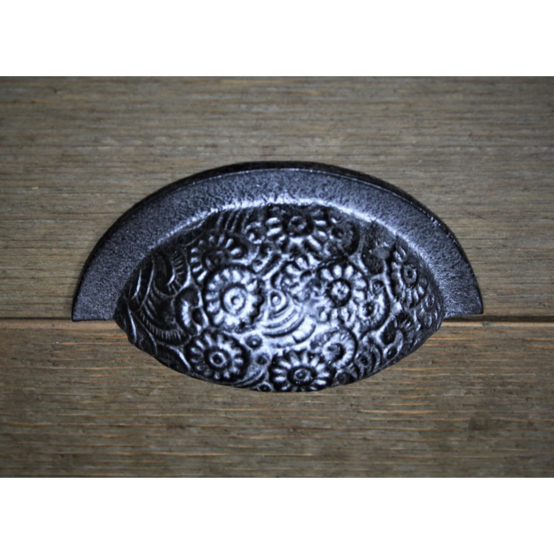 Pull tasse en relief floral