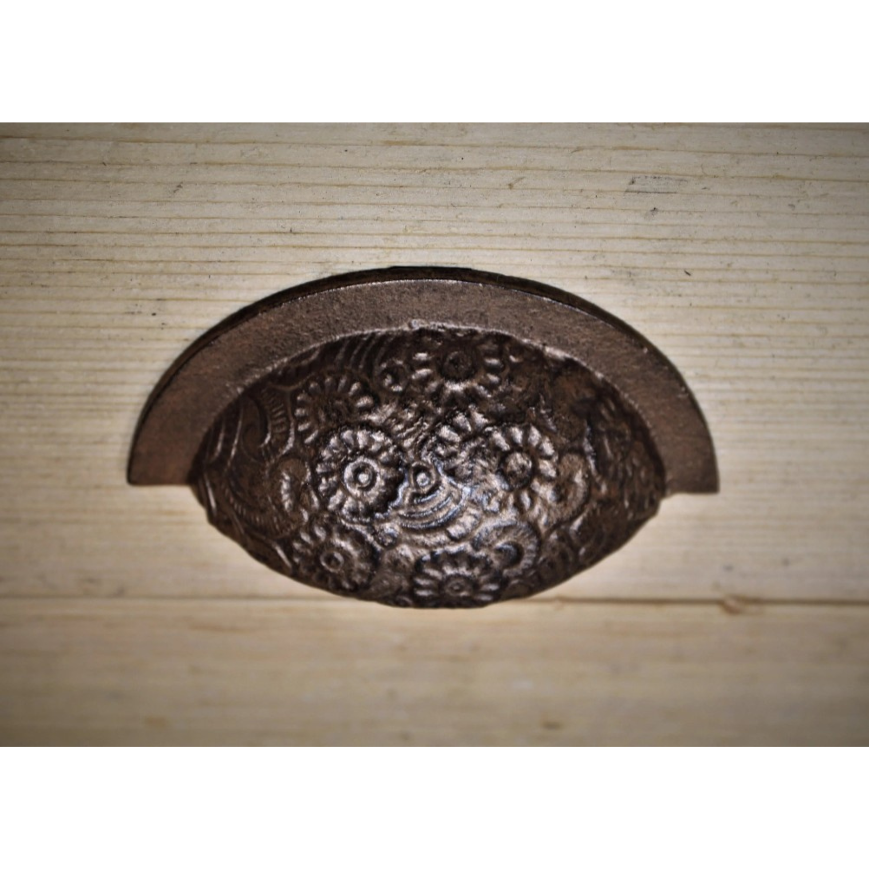 Pull tasse en relief floral