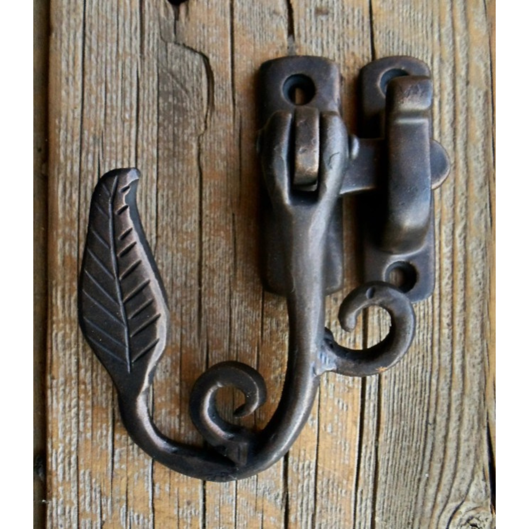Pestillo de hierro de castillo inglés antiguo