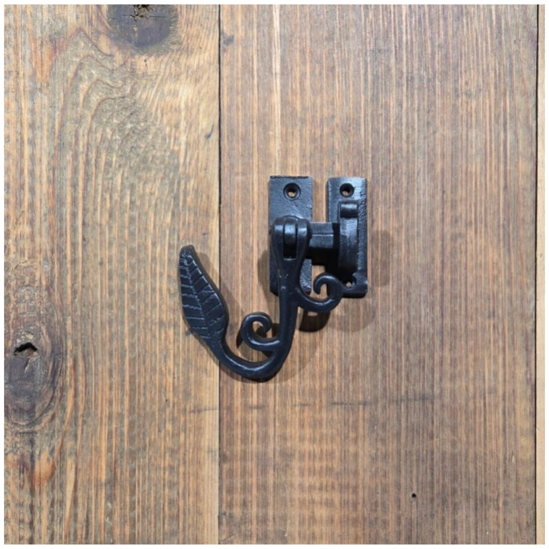 Pestillo de hierro de castillo inglés antiguo